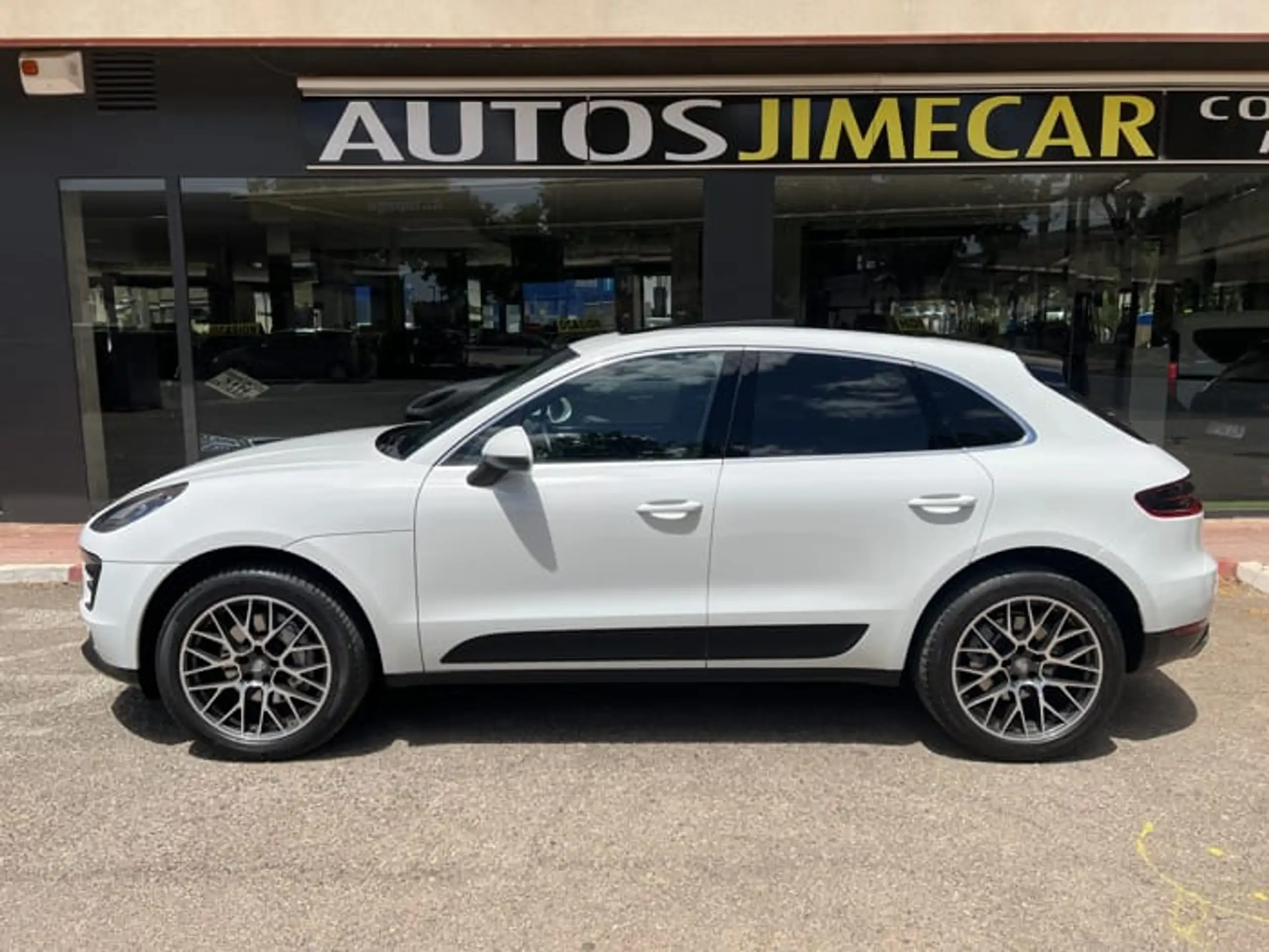 Porsche - Macan