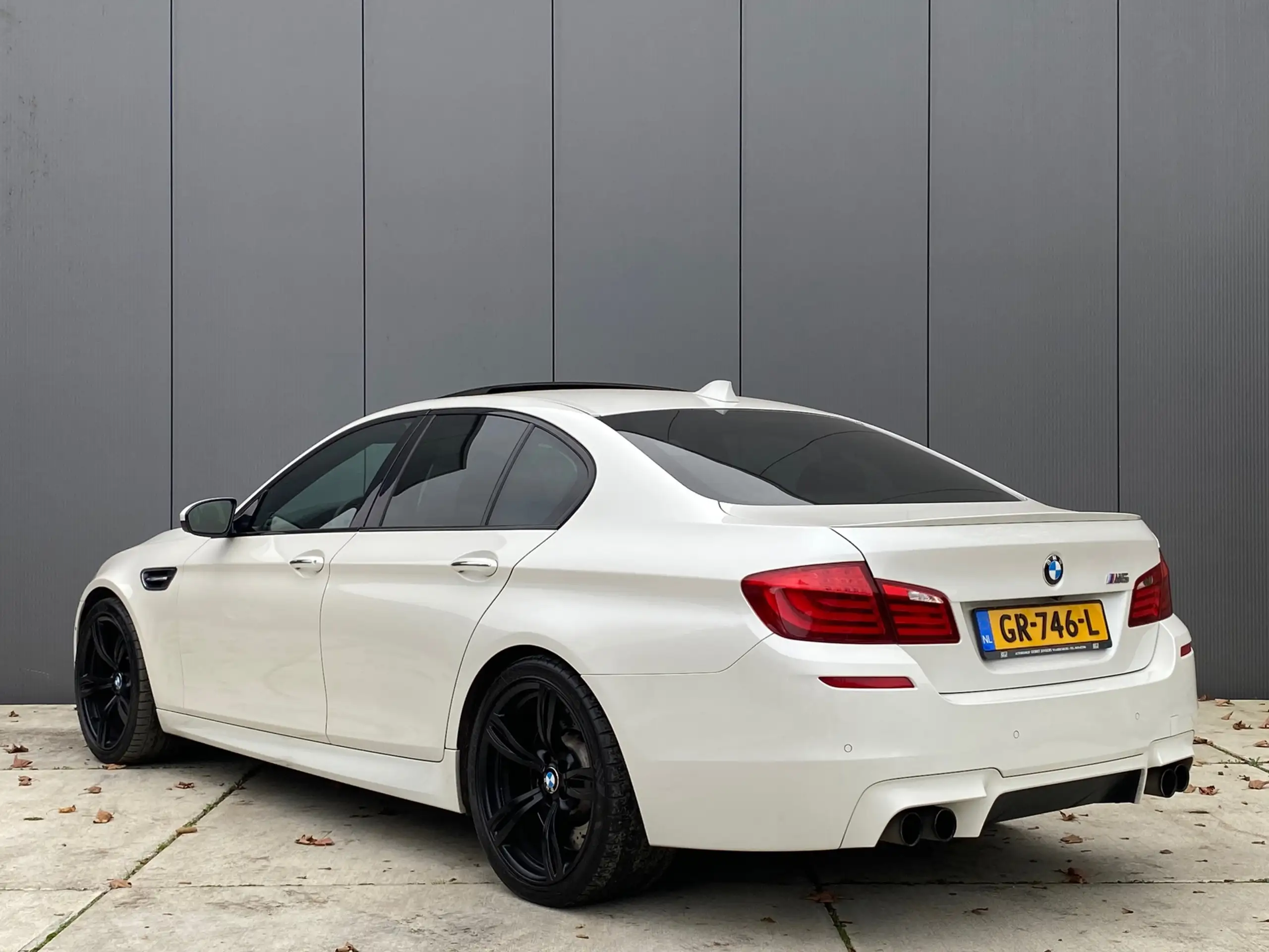 BMW - M5