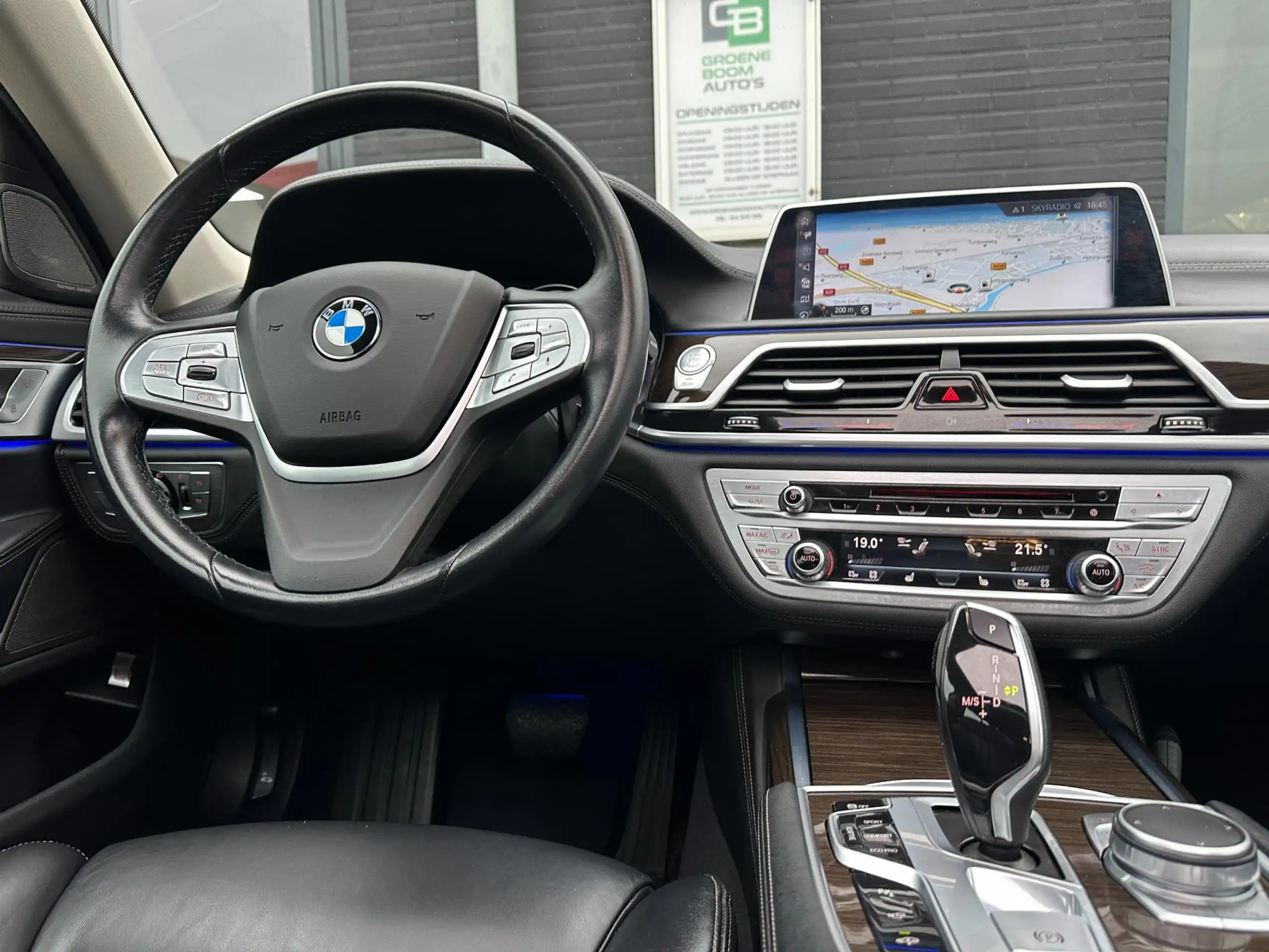 BMW - 740