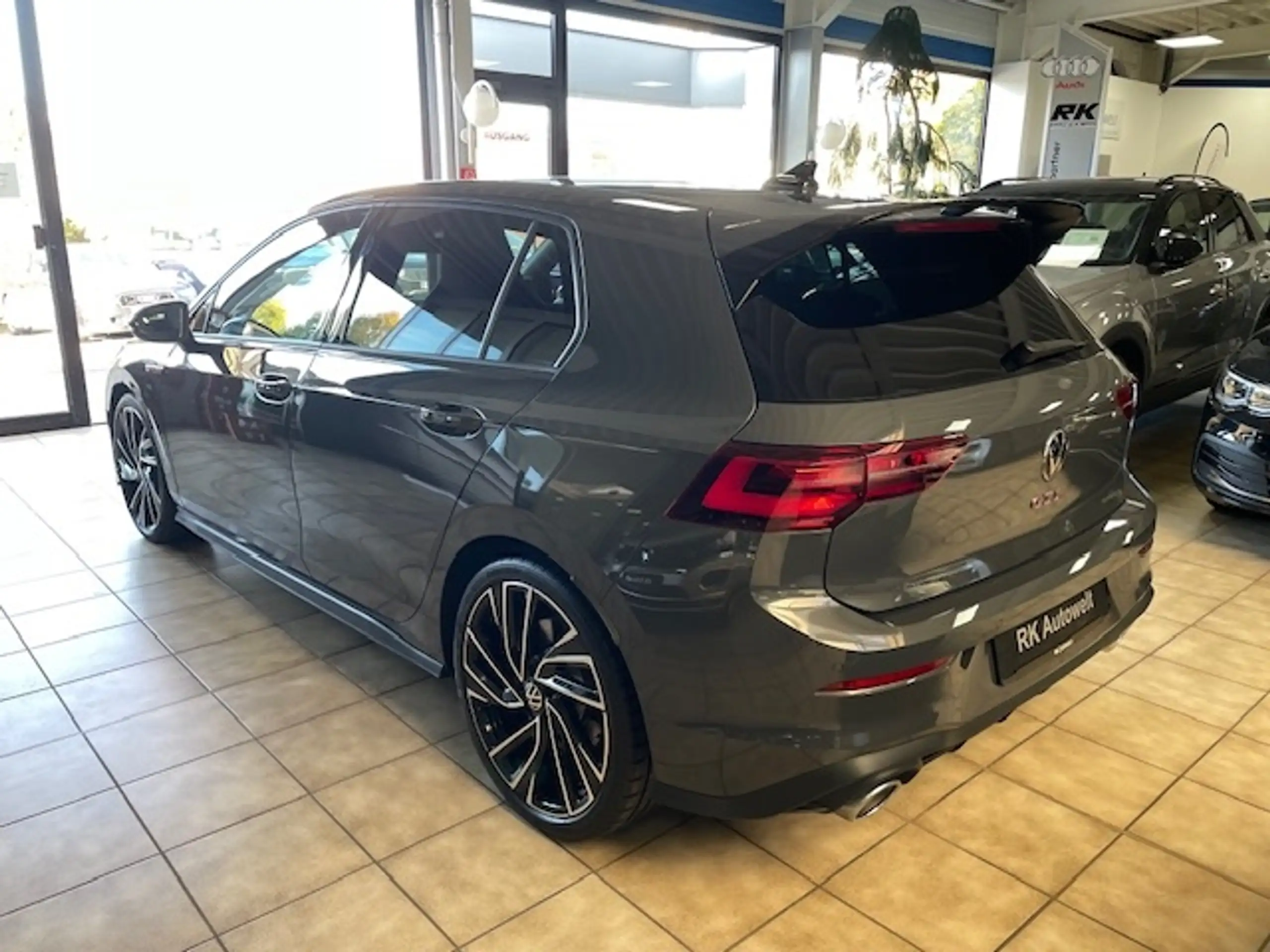 Volkswagen - Golf GTI