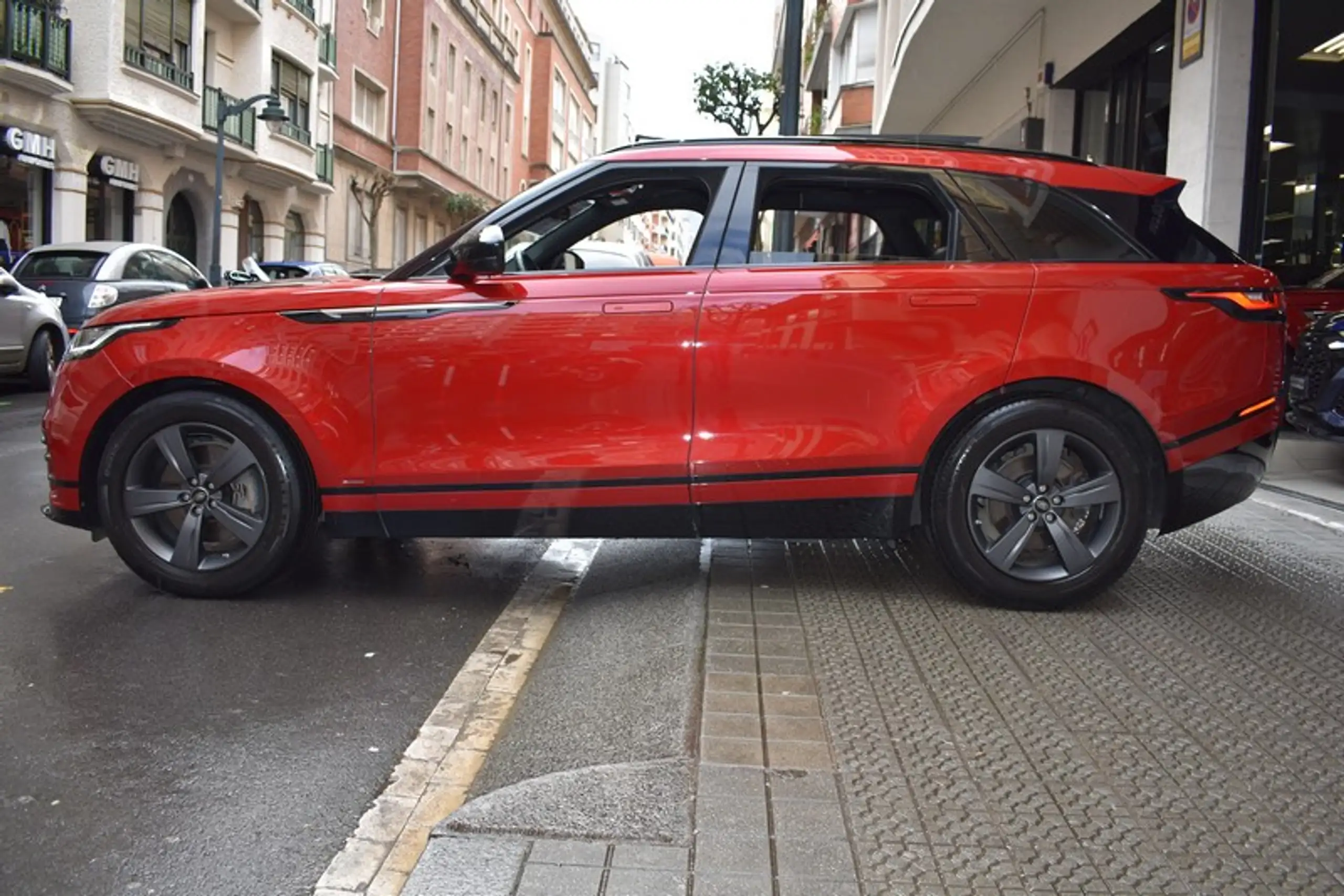 Land Rover - Range Rover Velar