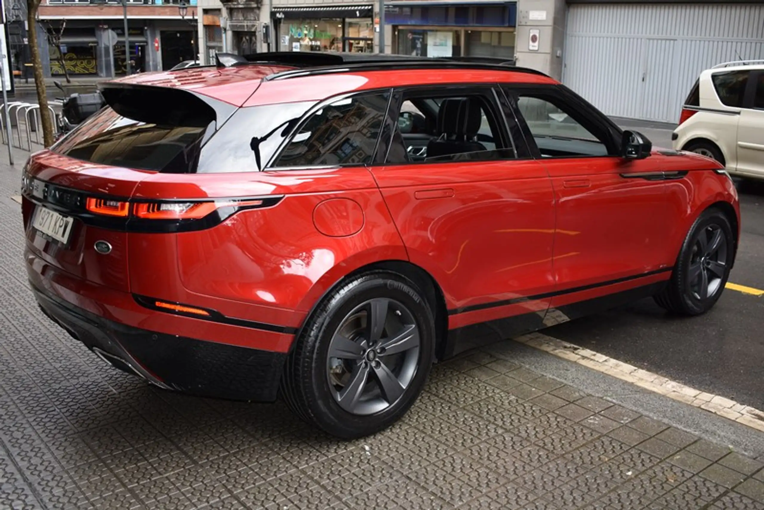 Land Rover - Range Rover Velar