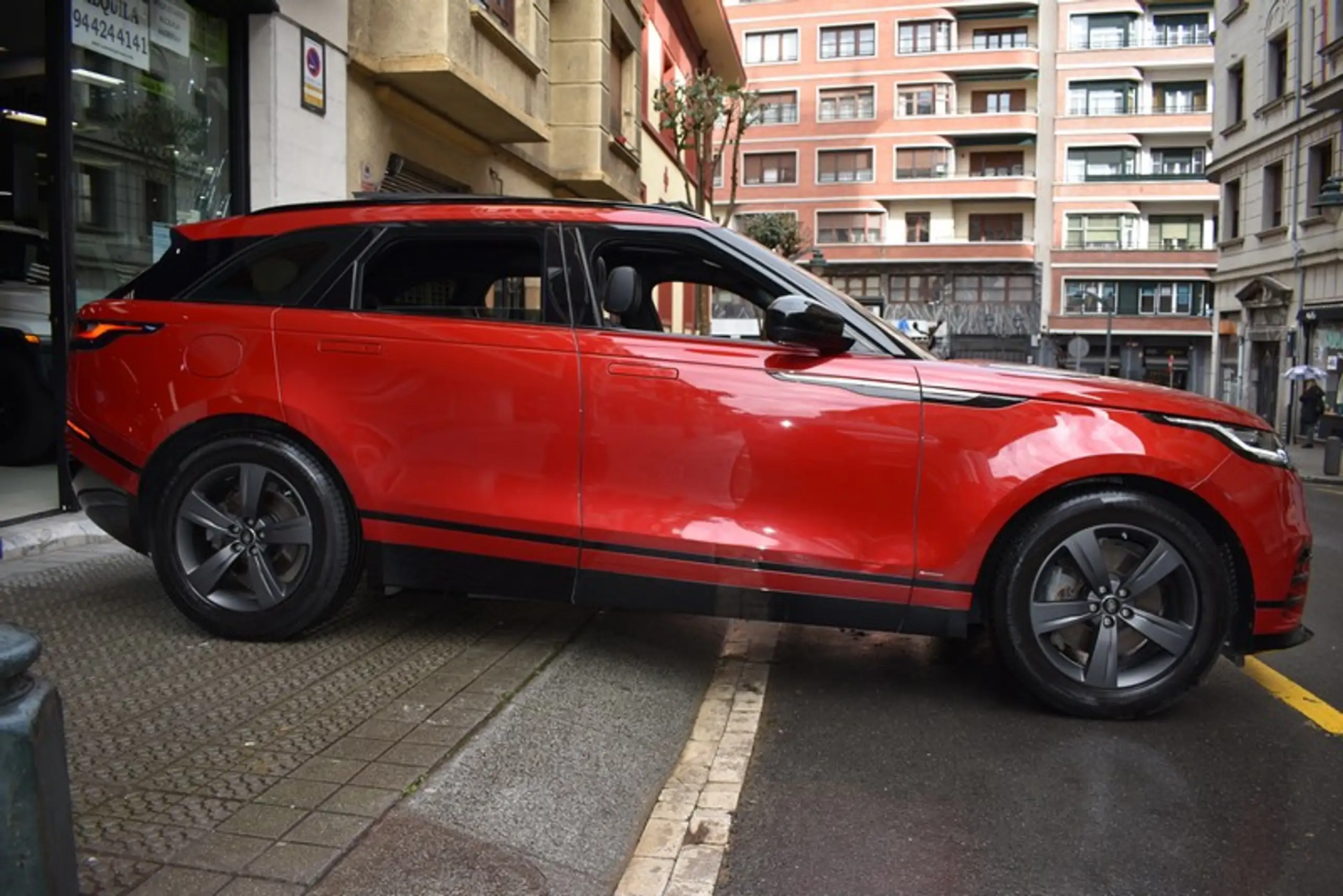 Land Rover - Range Rover Velar