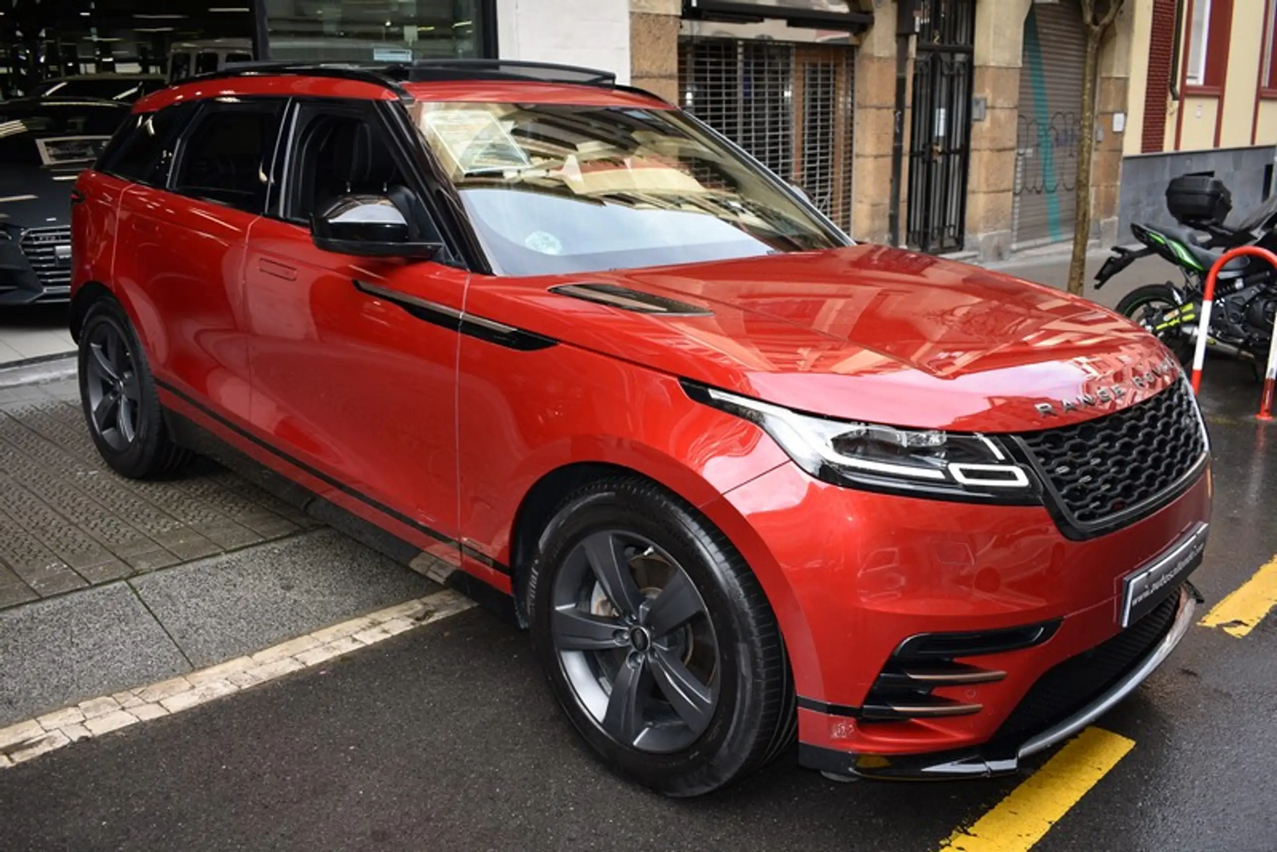 Land Rover - Range Rover Velar