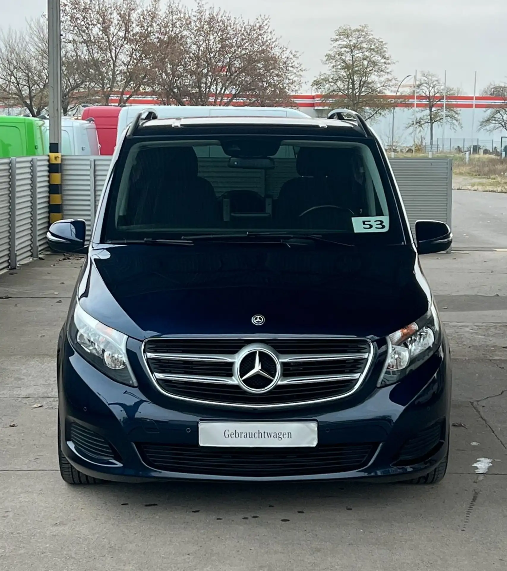 Mercedes-Benz - V 220