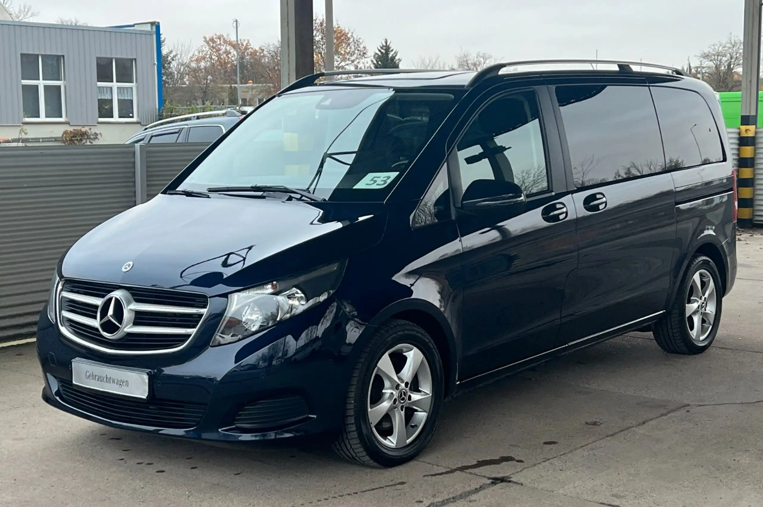 Mercedes-Benz - V 220