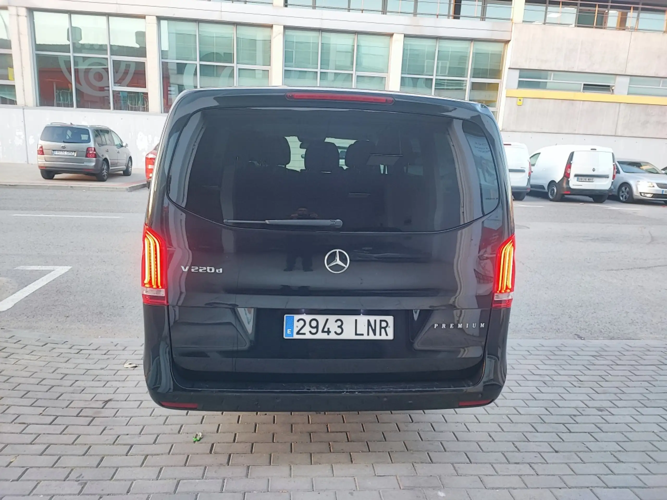 Mercedes-Benz - V 220