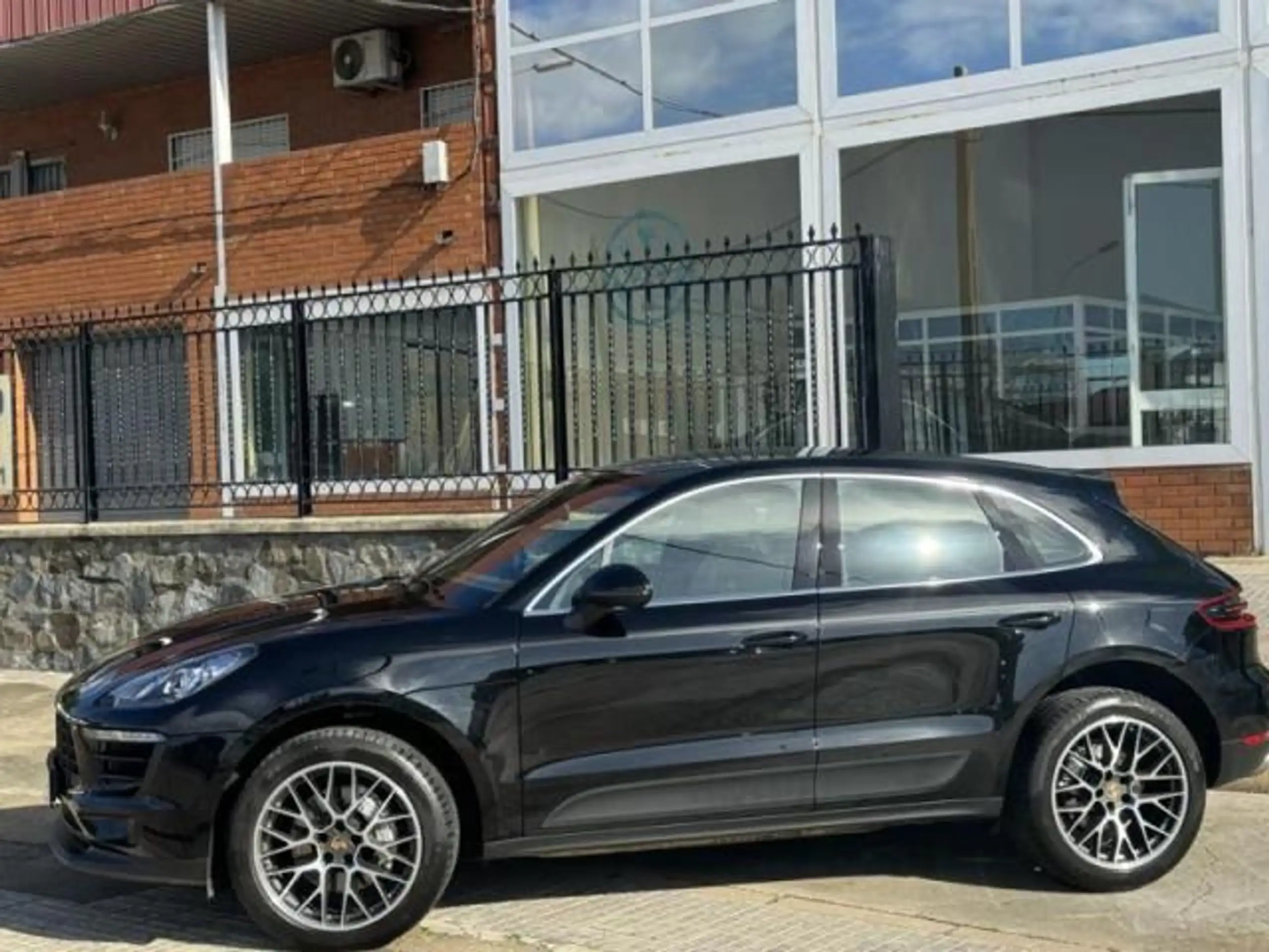 Porsche - Macan