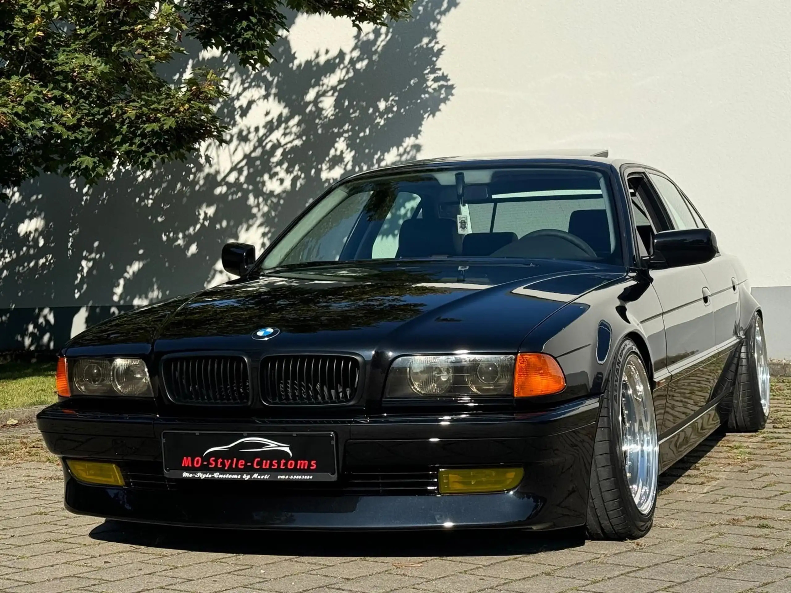 BMW - 740