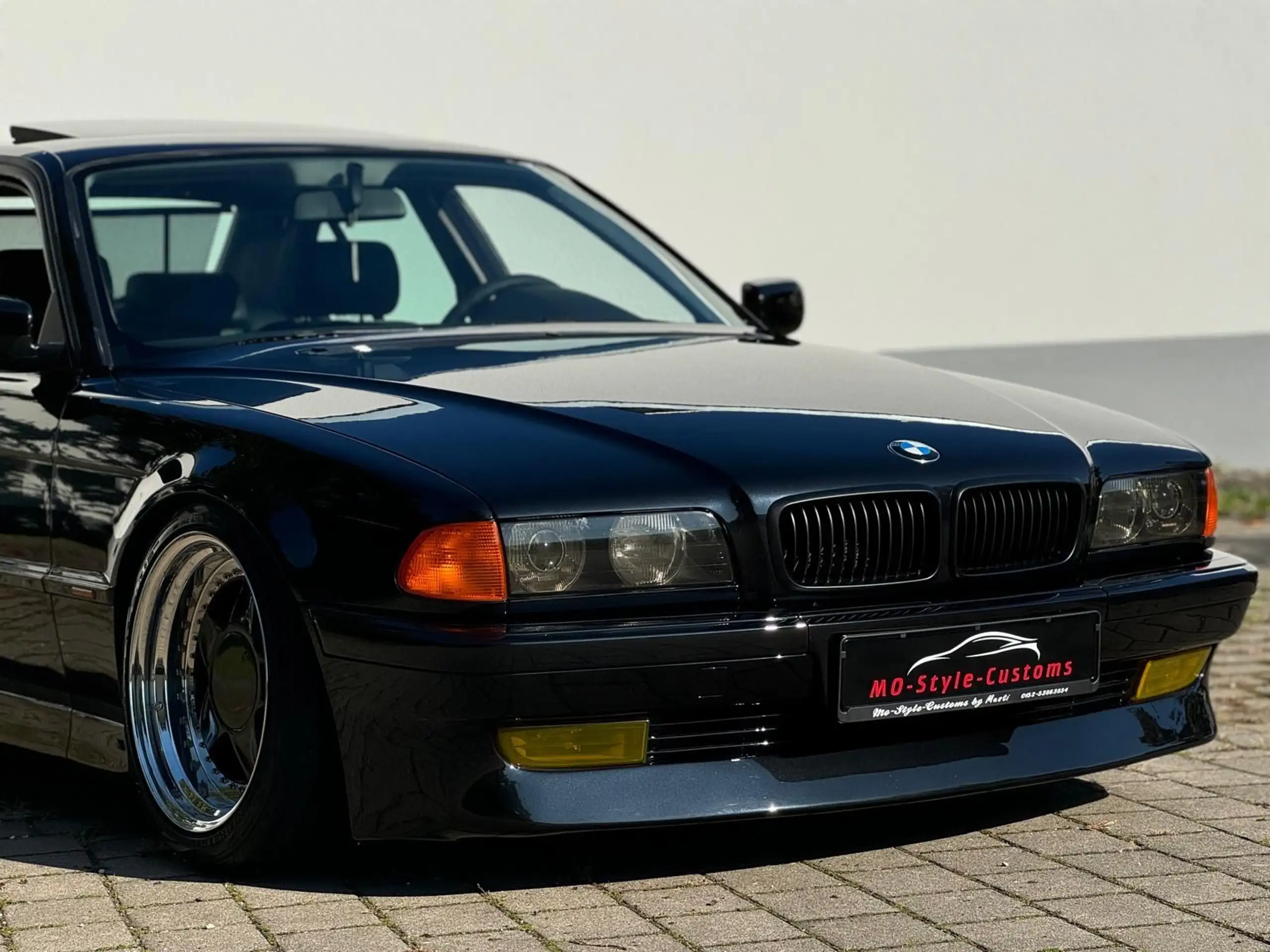 BMW - 740