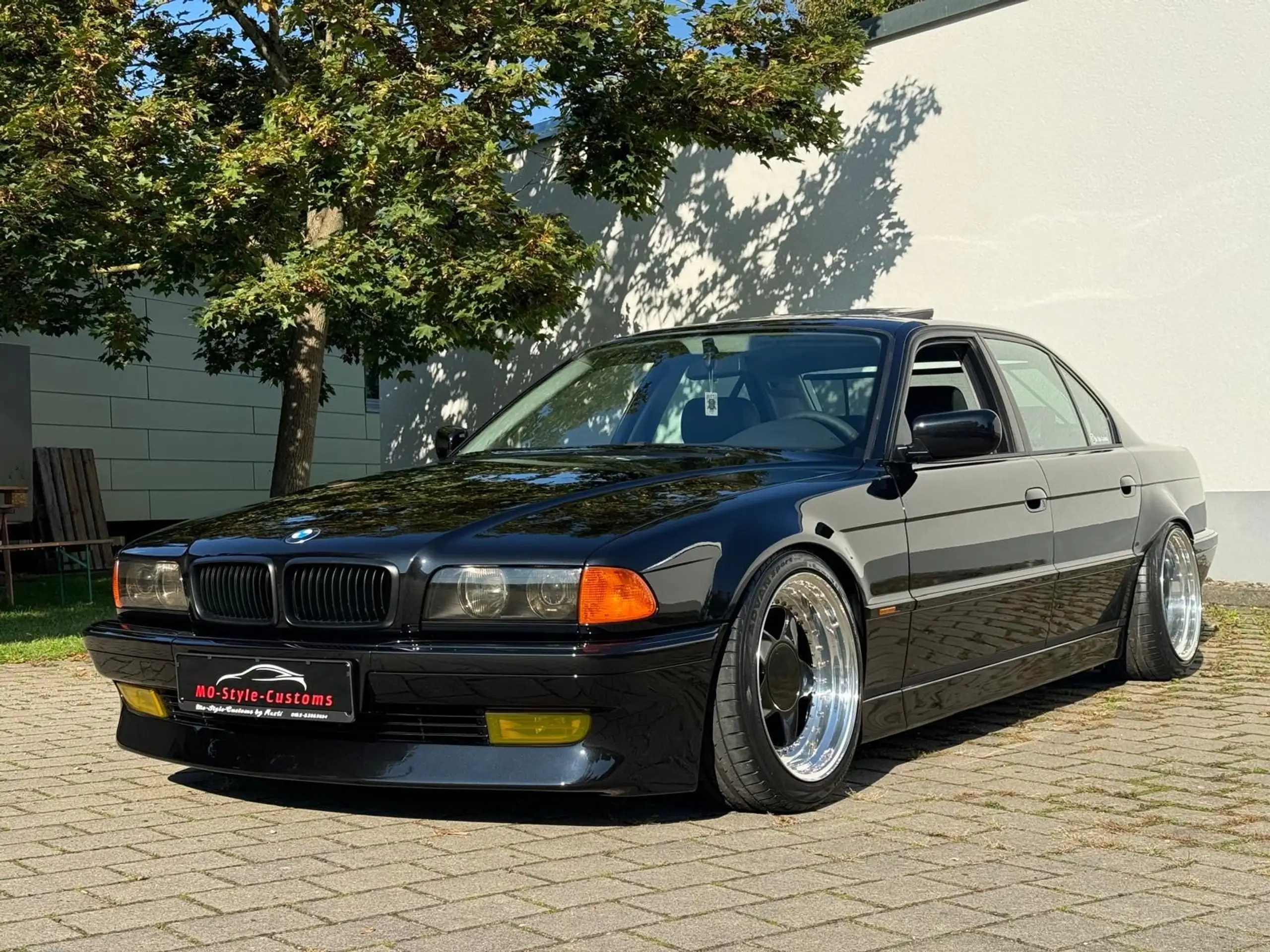 BMW - 740