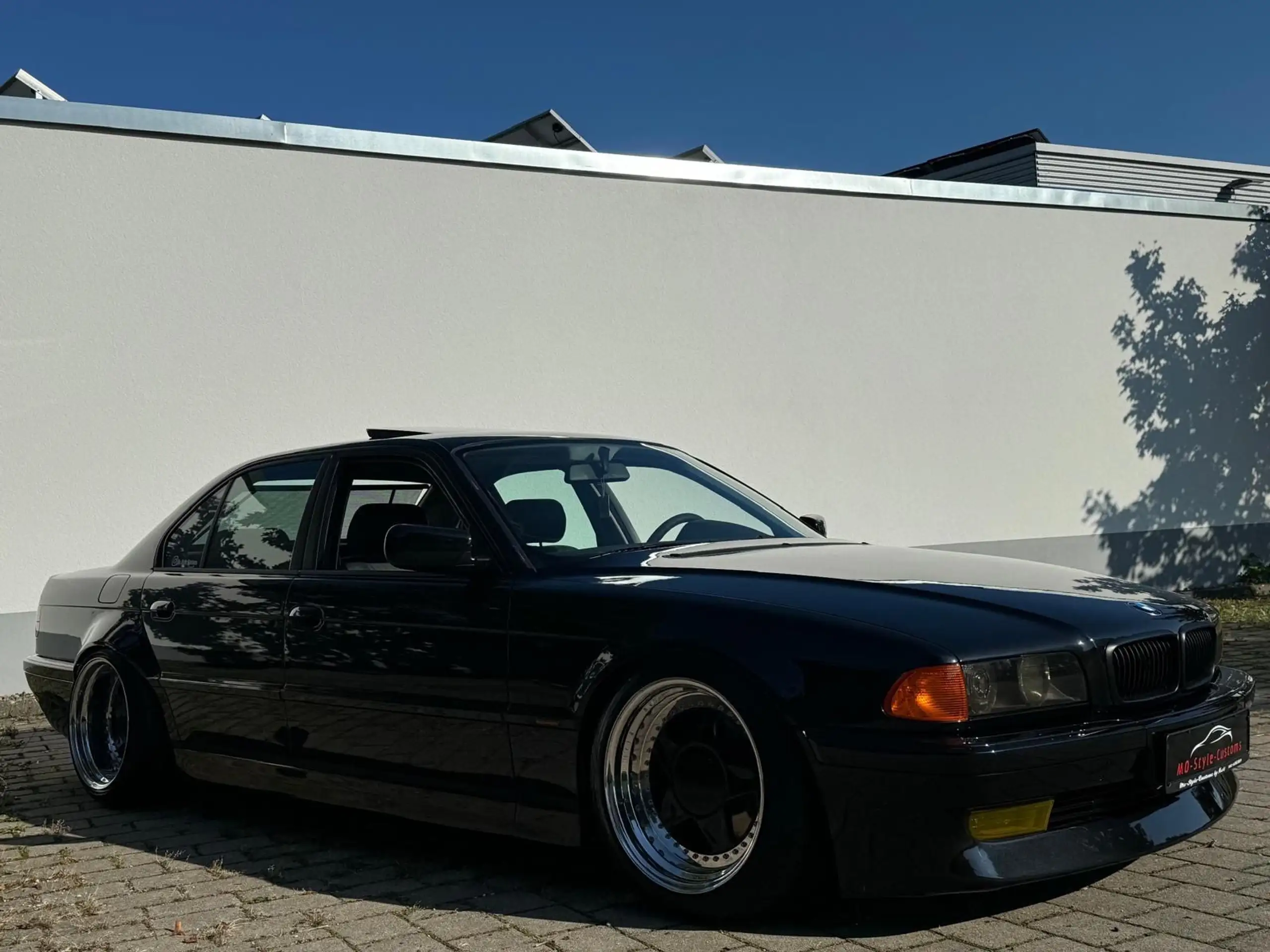 BMW - 740