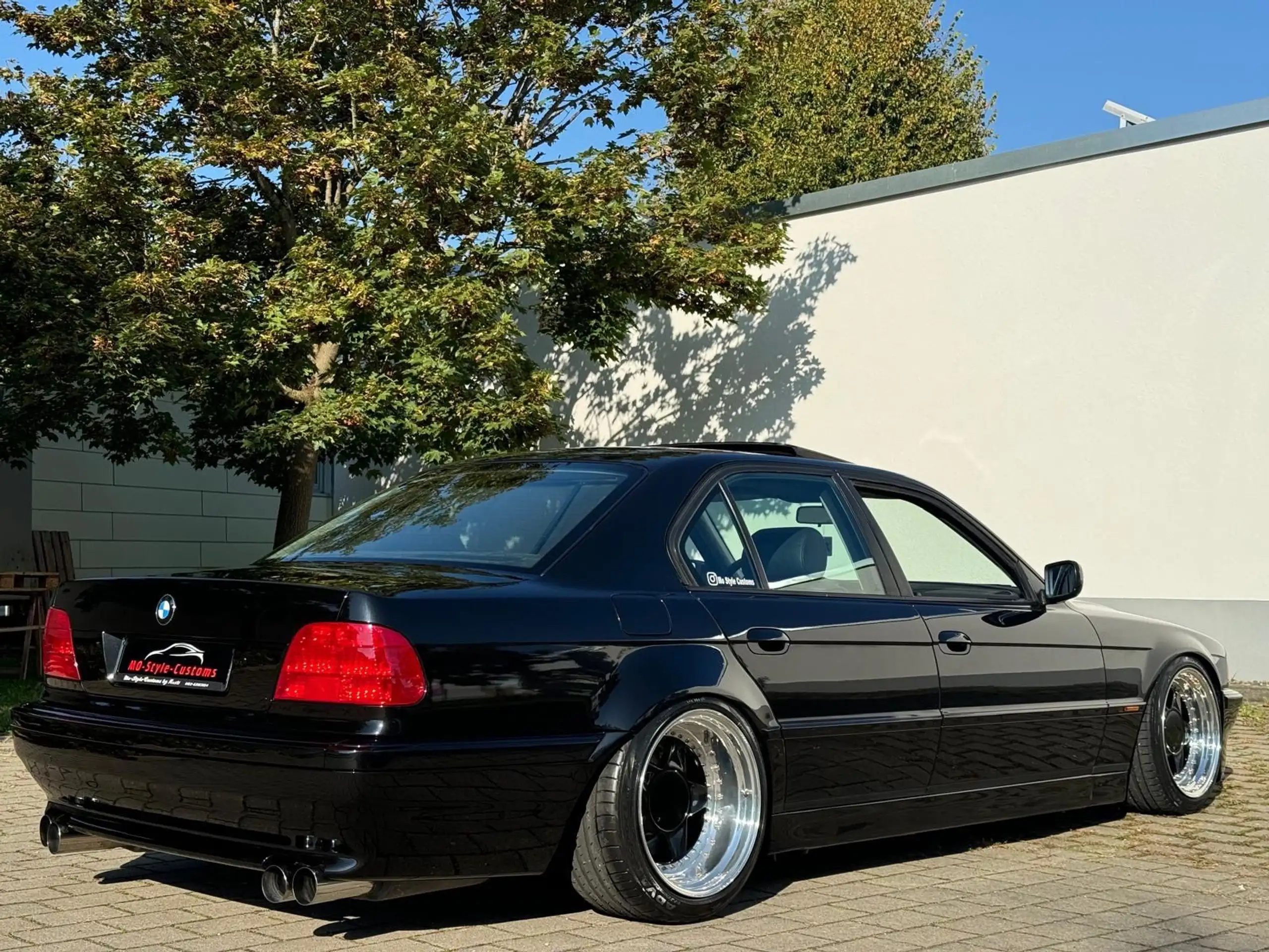 BMW - 740