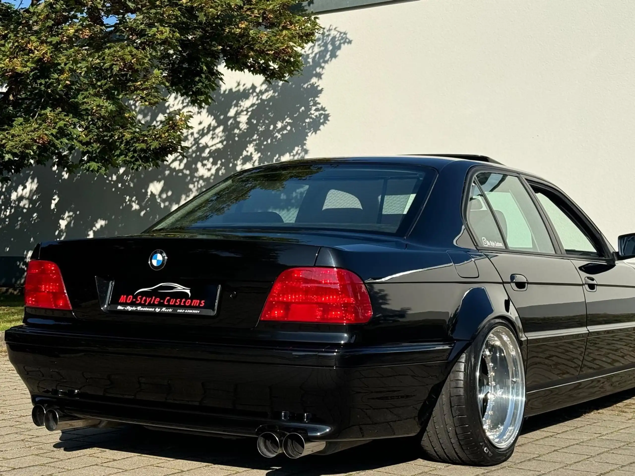 BMW - 740