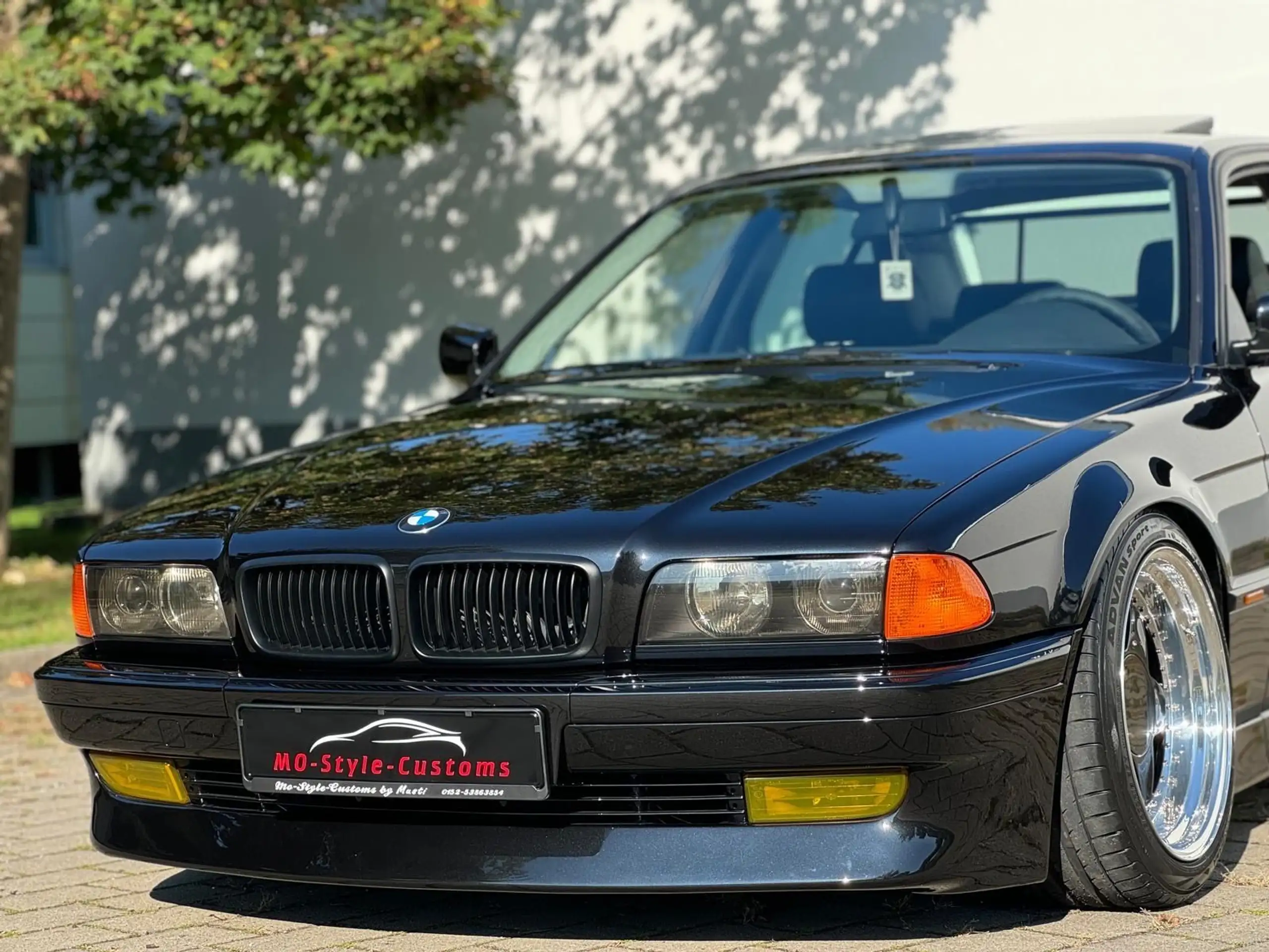 BMW - 740