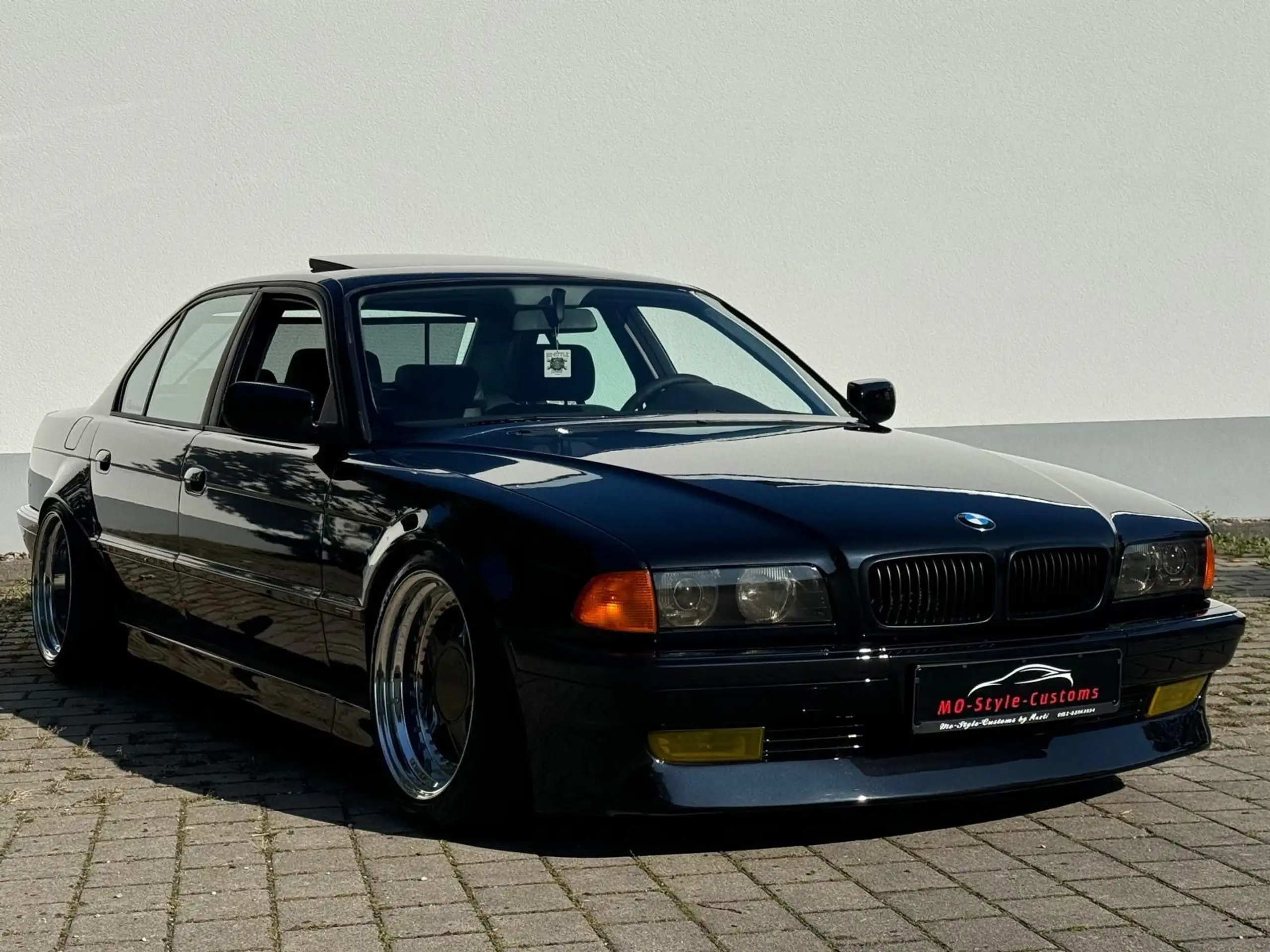 BMW - 740