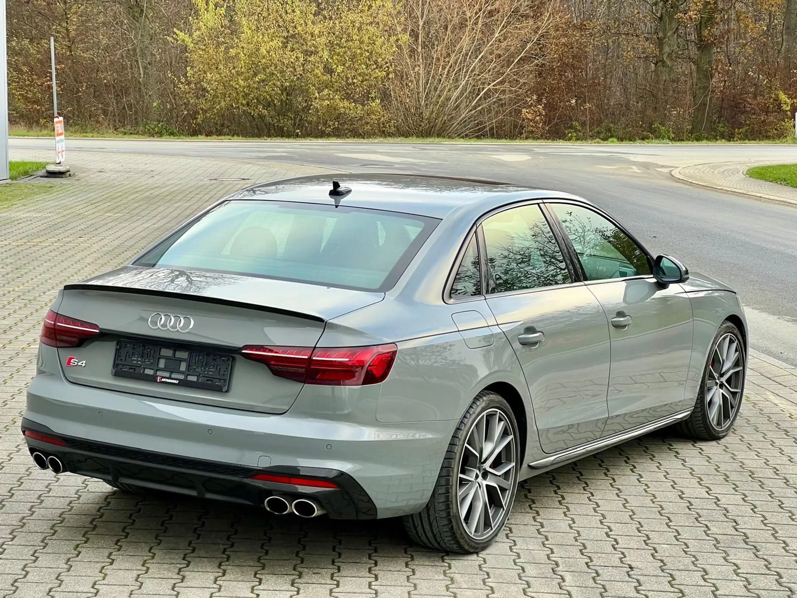 Audi - S4