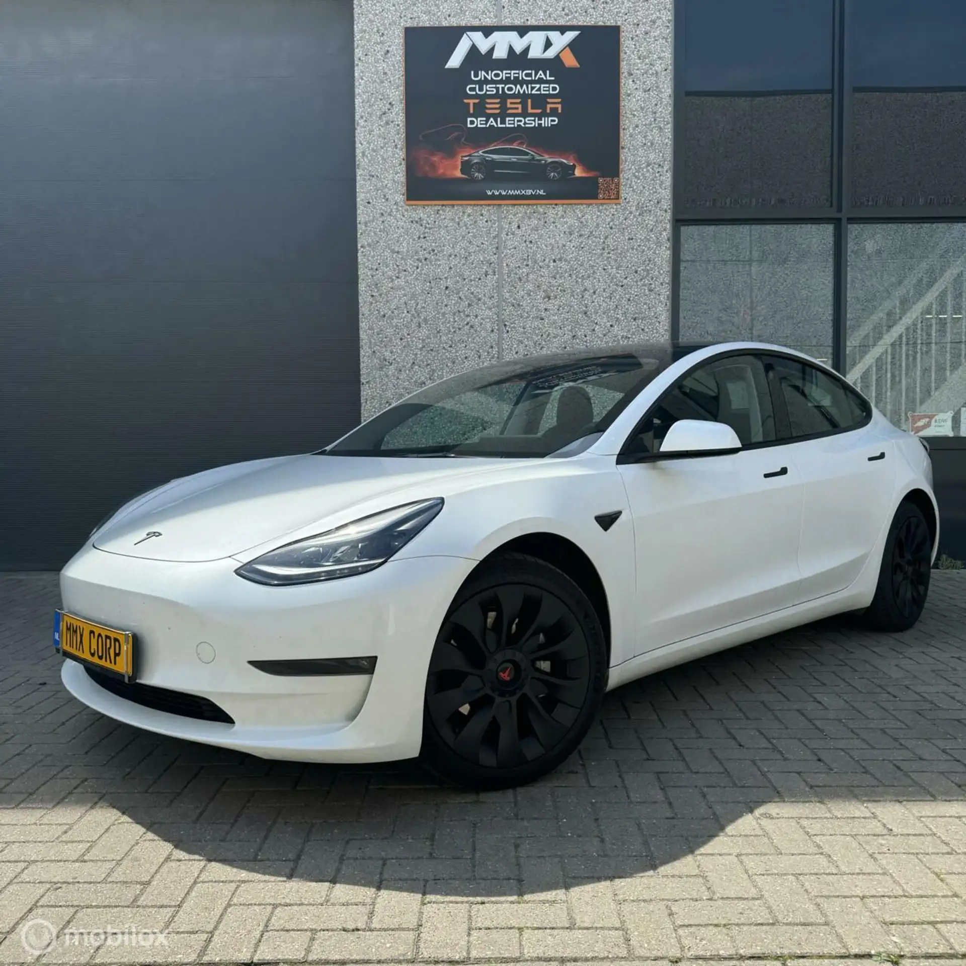 Tesla - Model 3