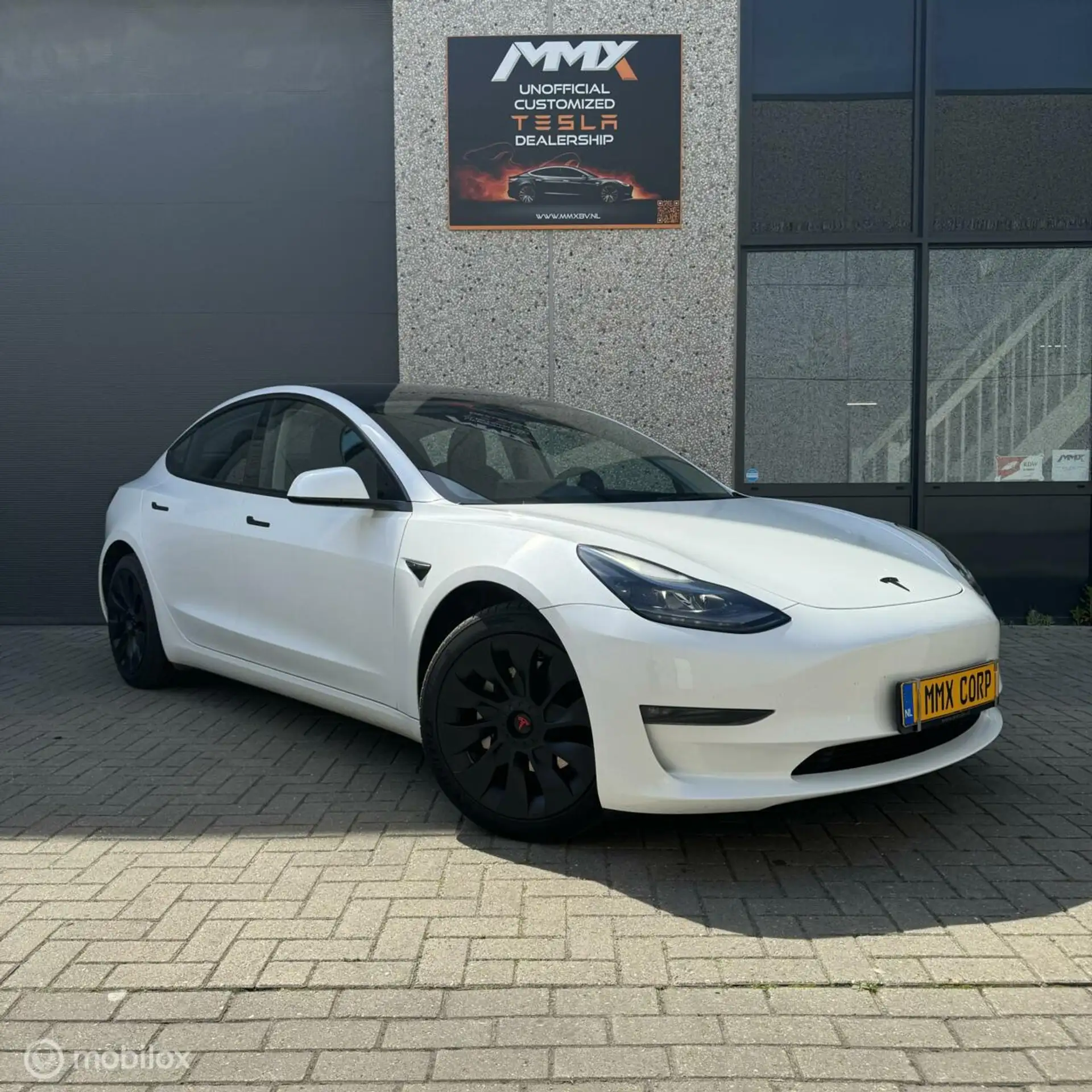 Tesla - Model 3