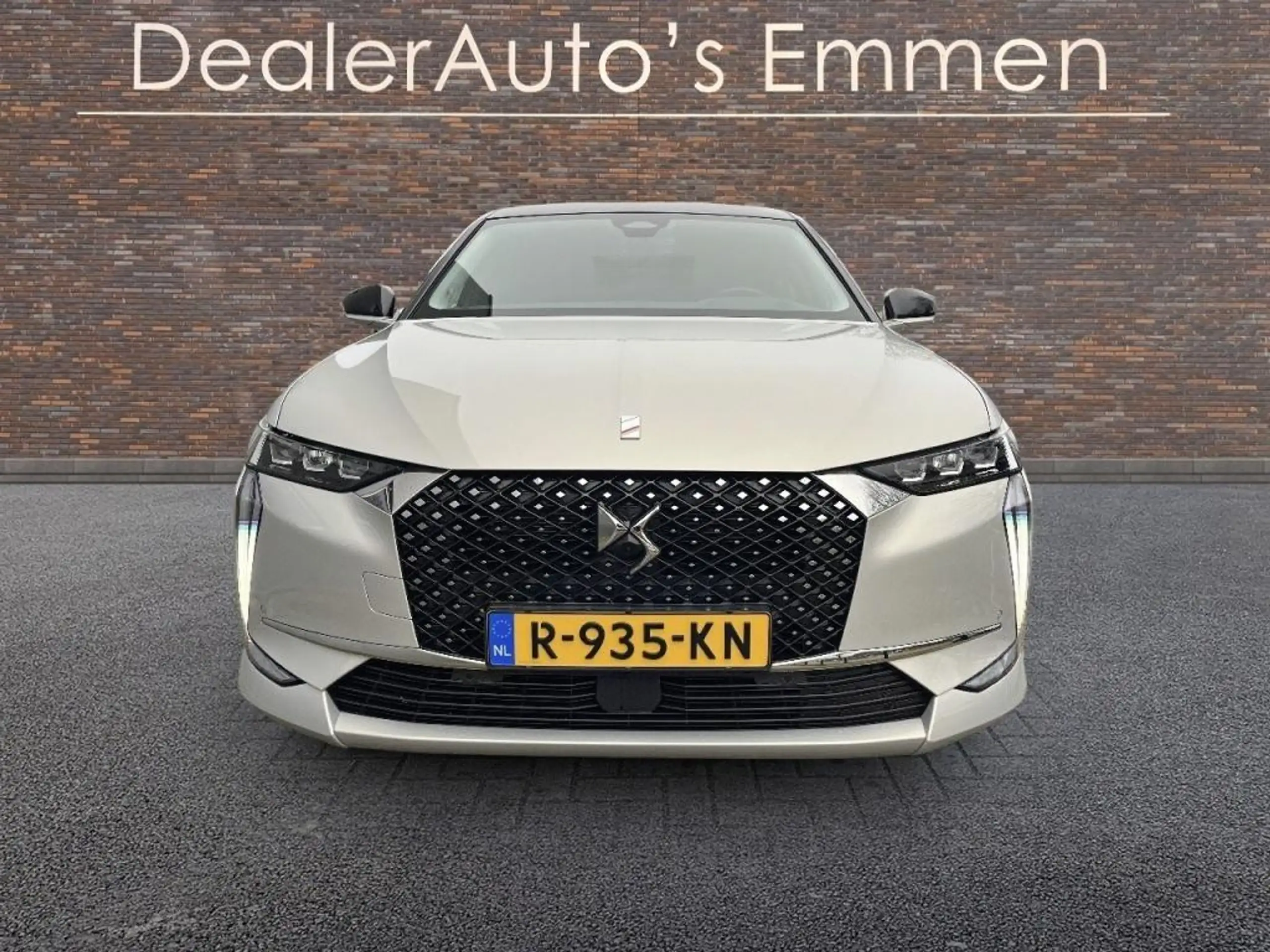 DS Automobiles - DS 4