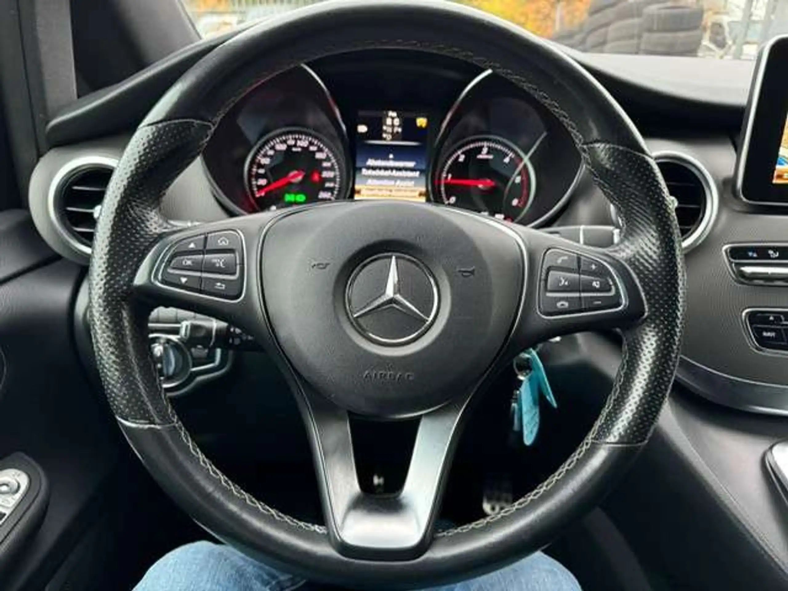 Mercedes-Benz - V 250