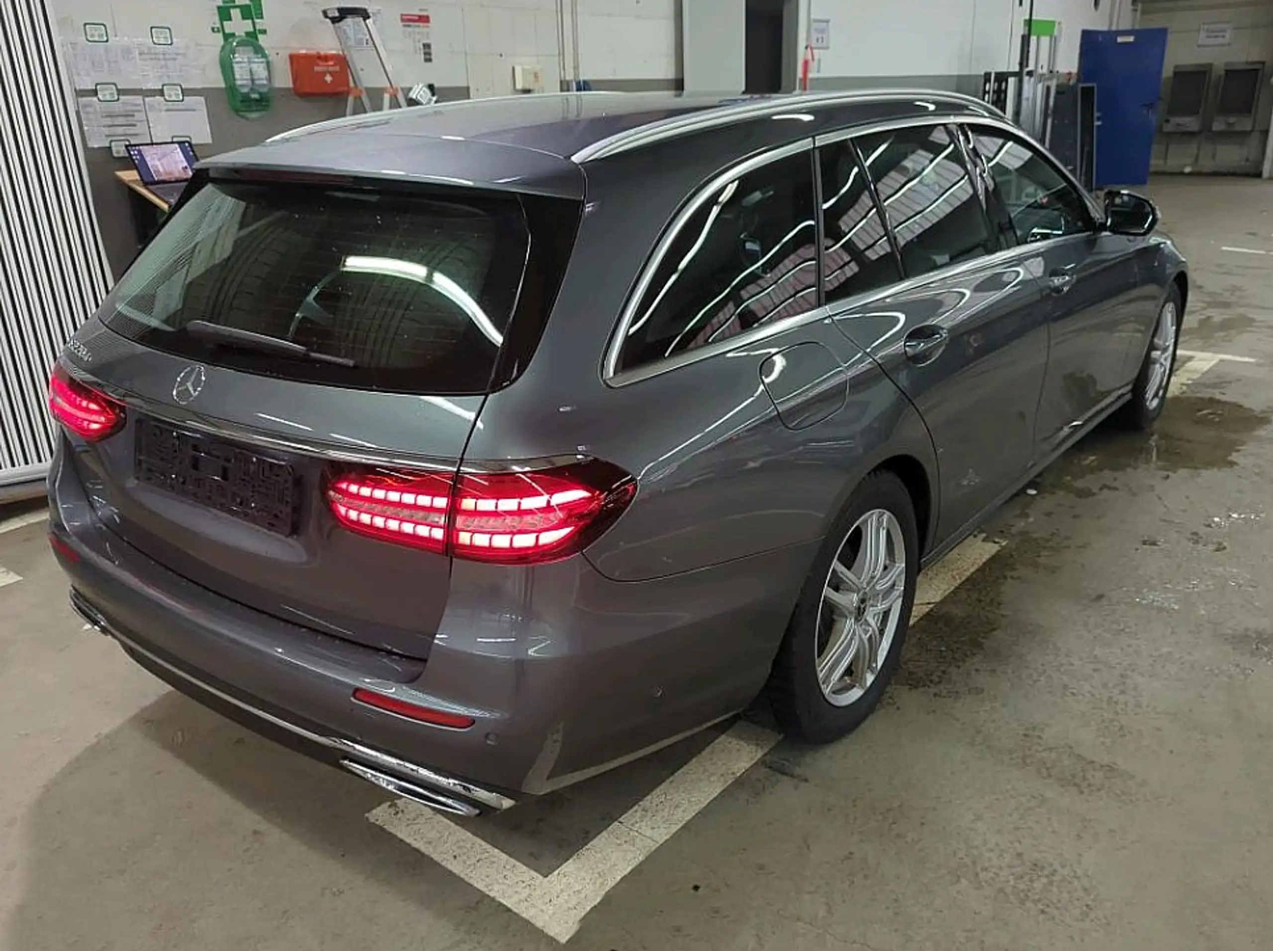 Mercedes-Benz - E 220