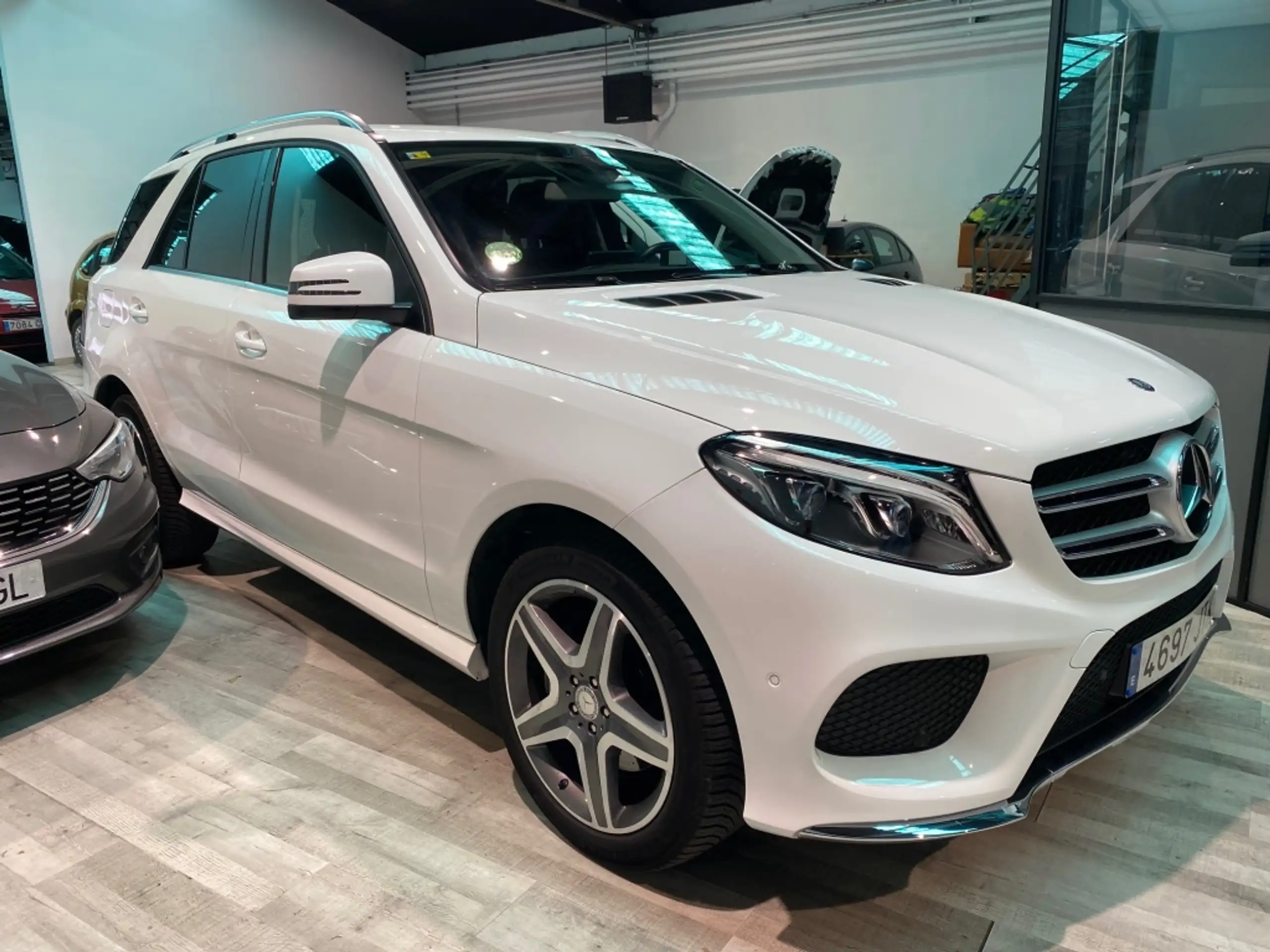 Mercedes-Benz - GLE 250