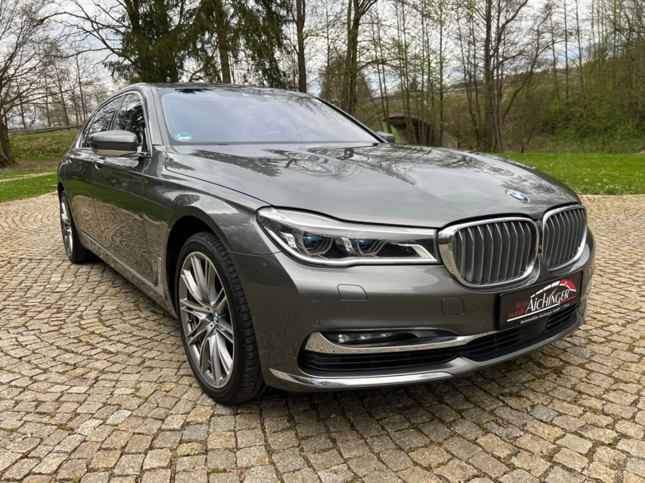 BMW - 750