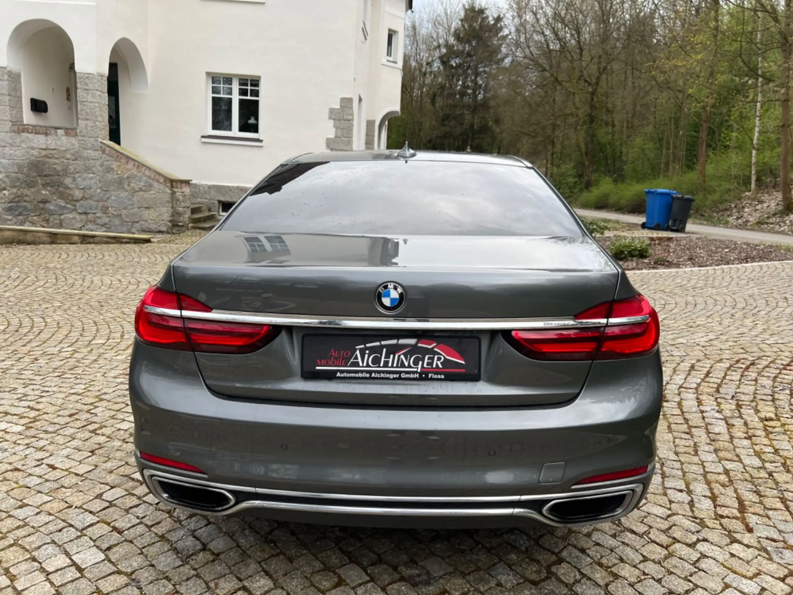 BMW - 750