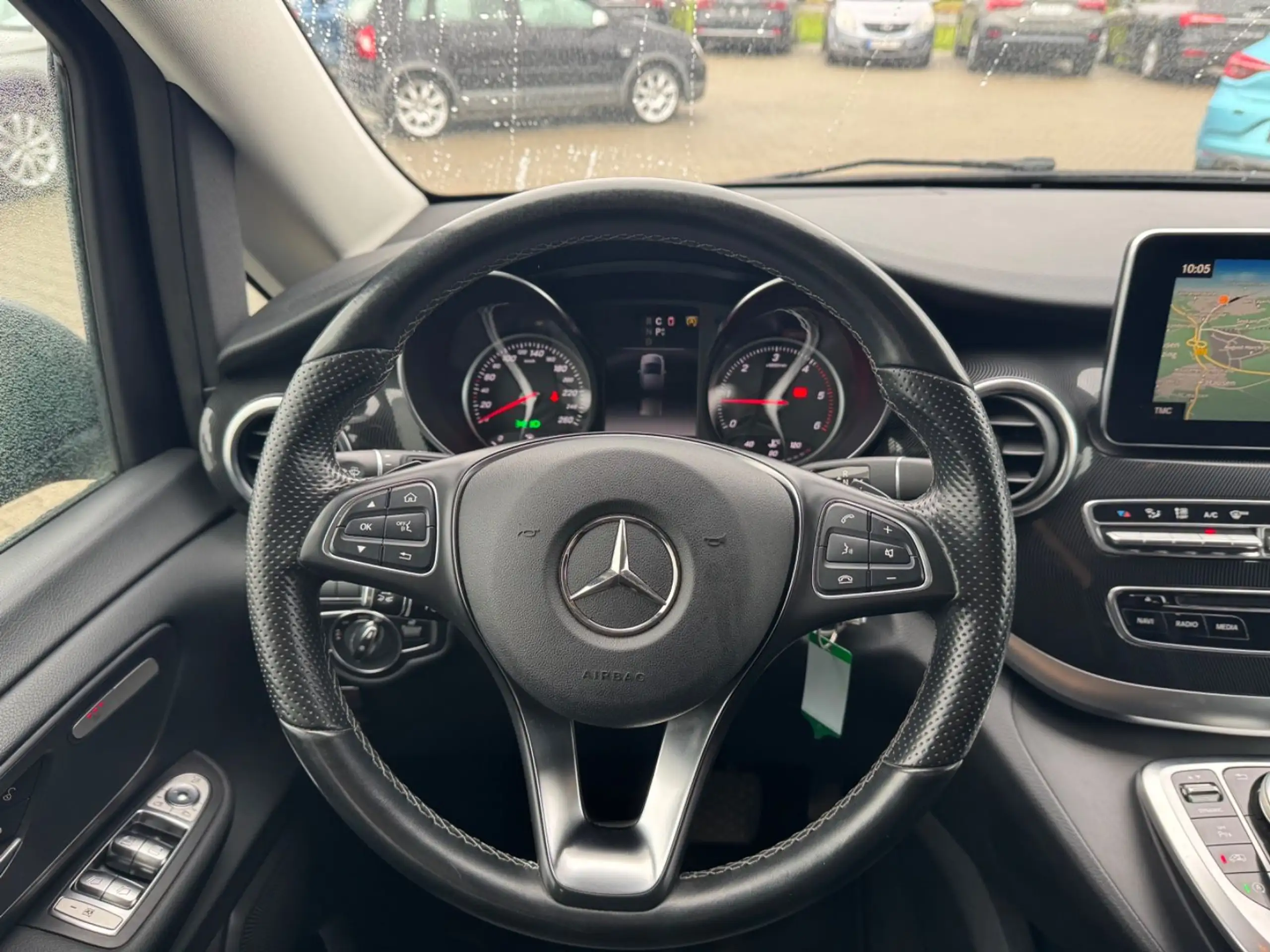 Mercedes-Benz - V 220