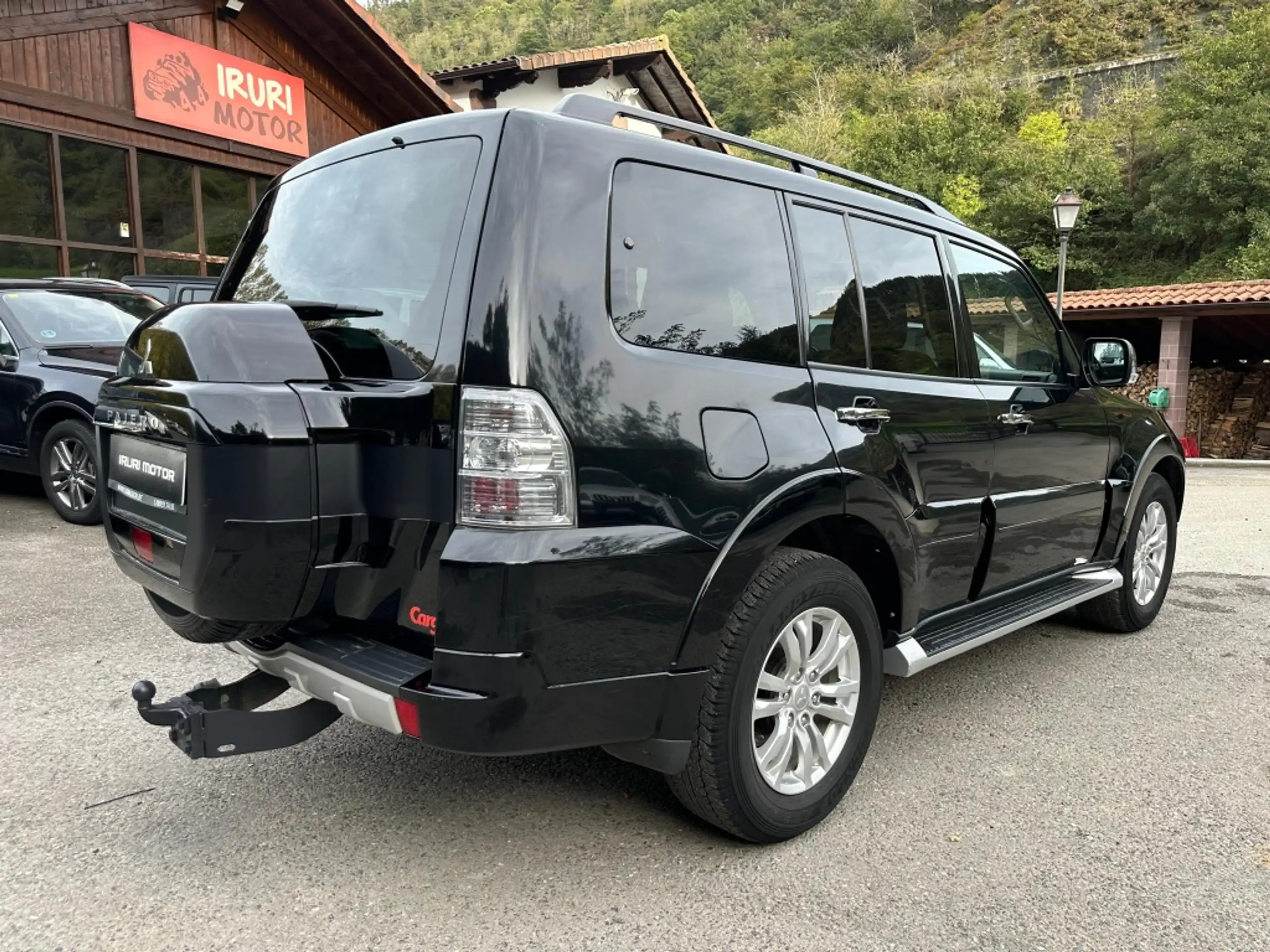 Mitsubishi - Montero