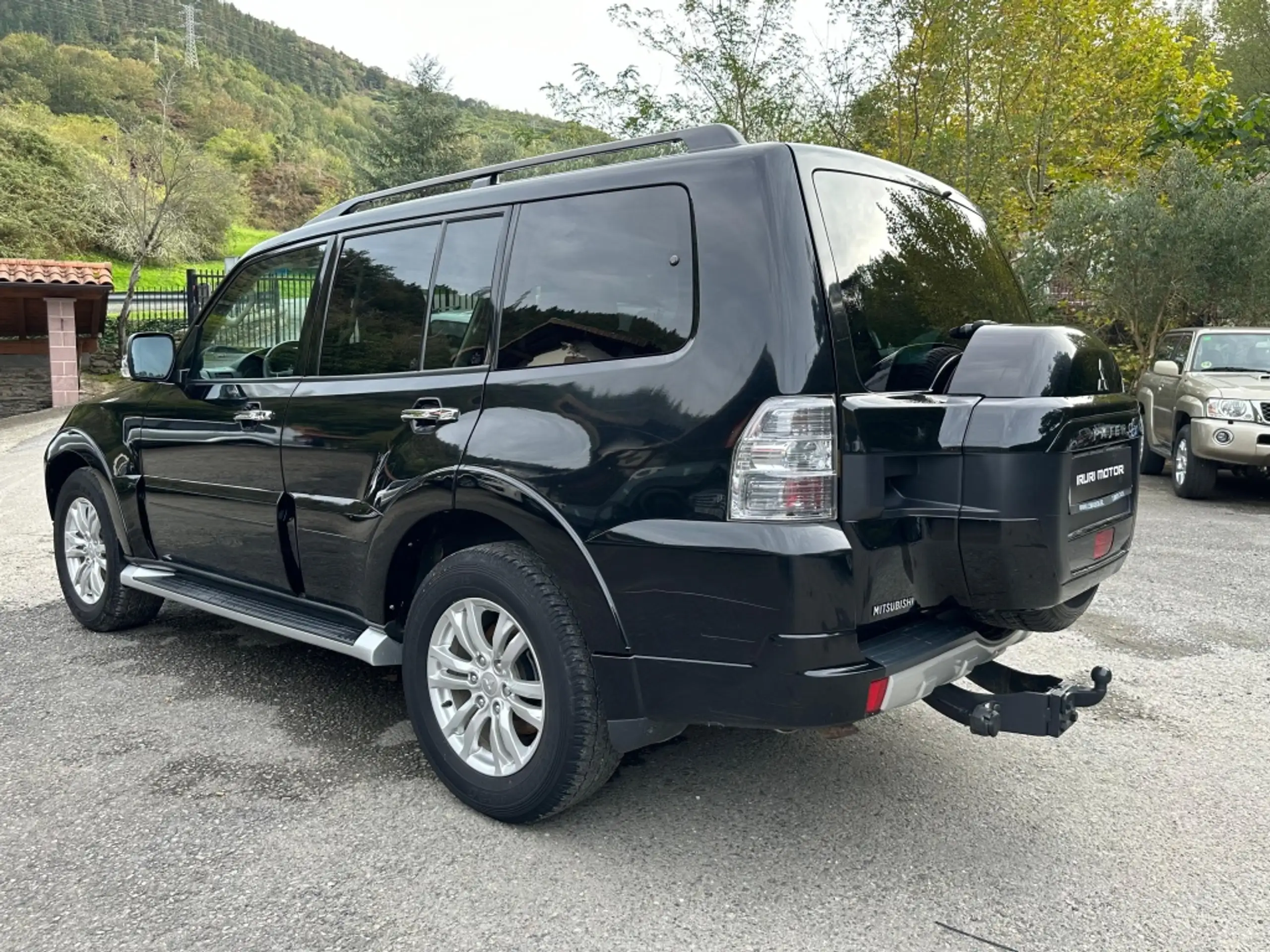 Mitsubishi - Montero