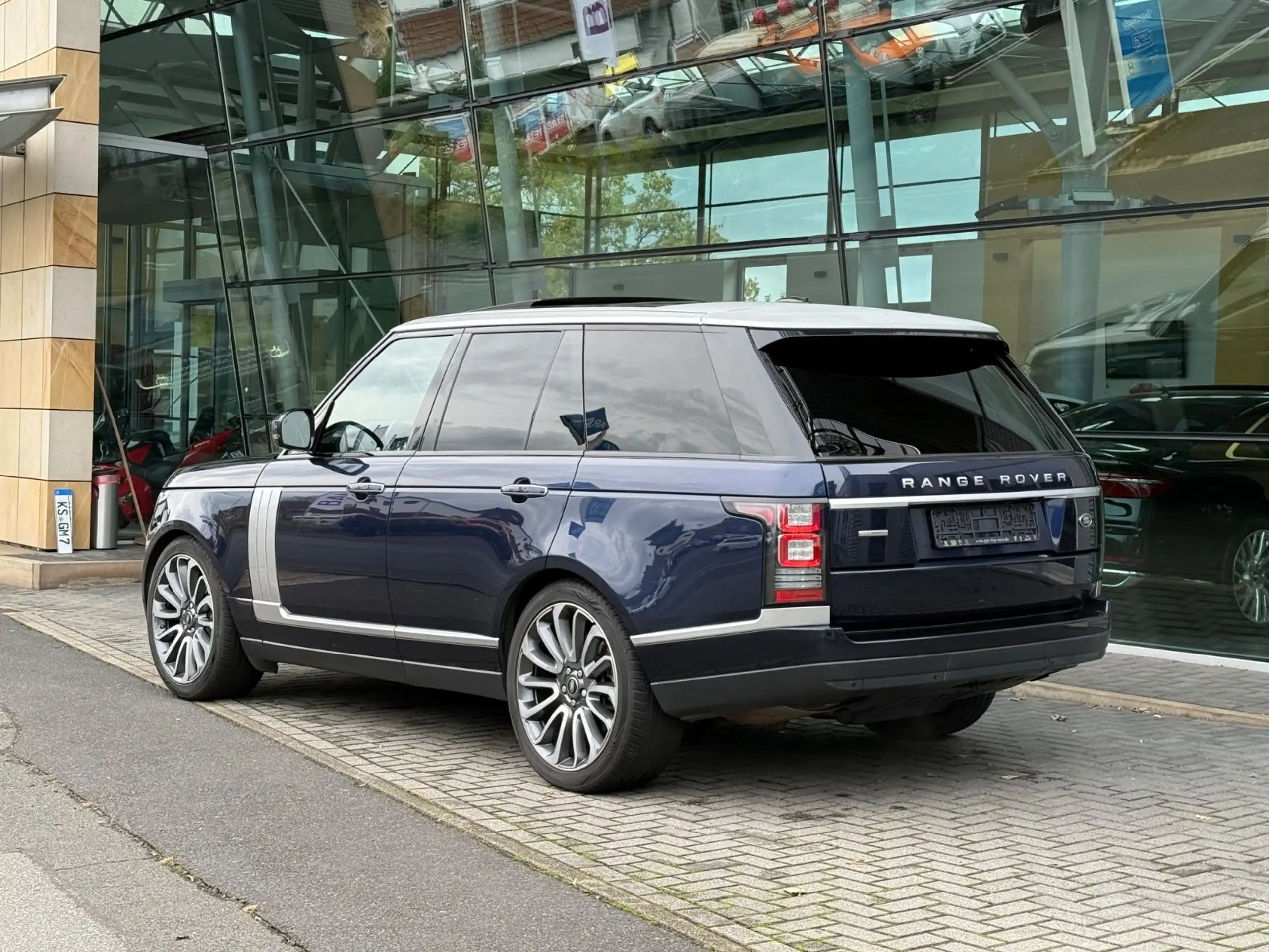 Land Rover - Range Rover