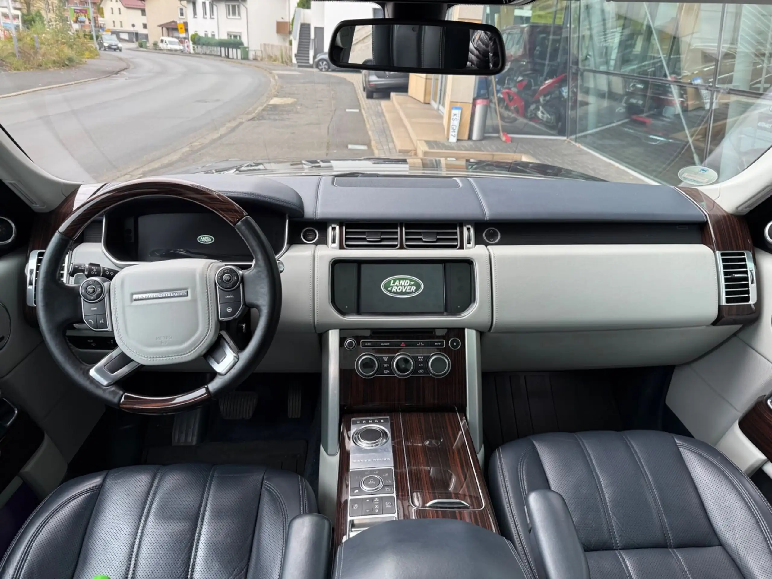 Land Rover - Range Rover