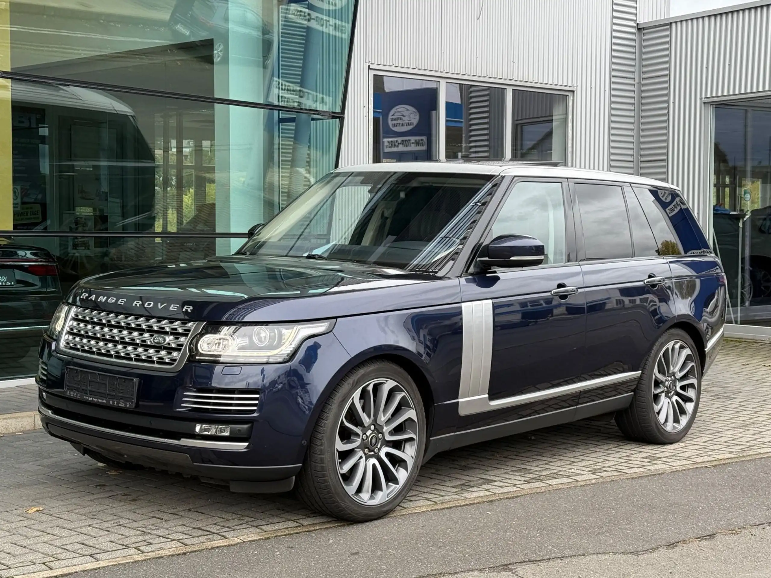 Land Rover - Range Rover