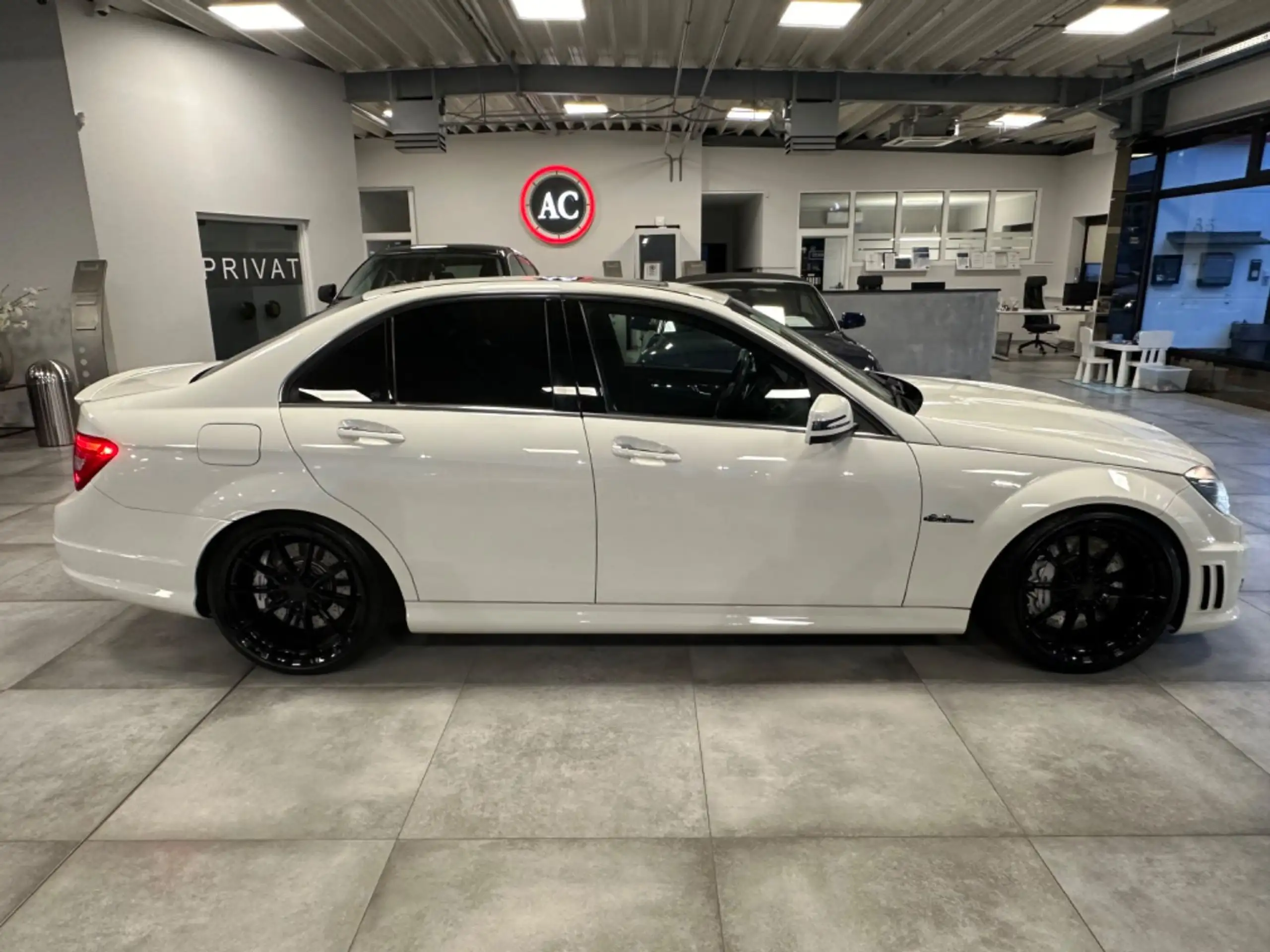 Mercedes-Benz - C 63 AMG