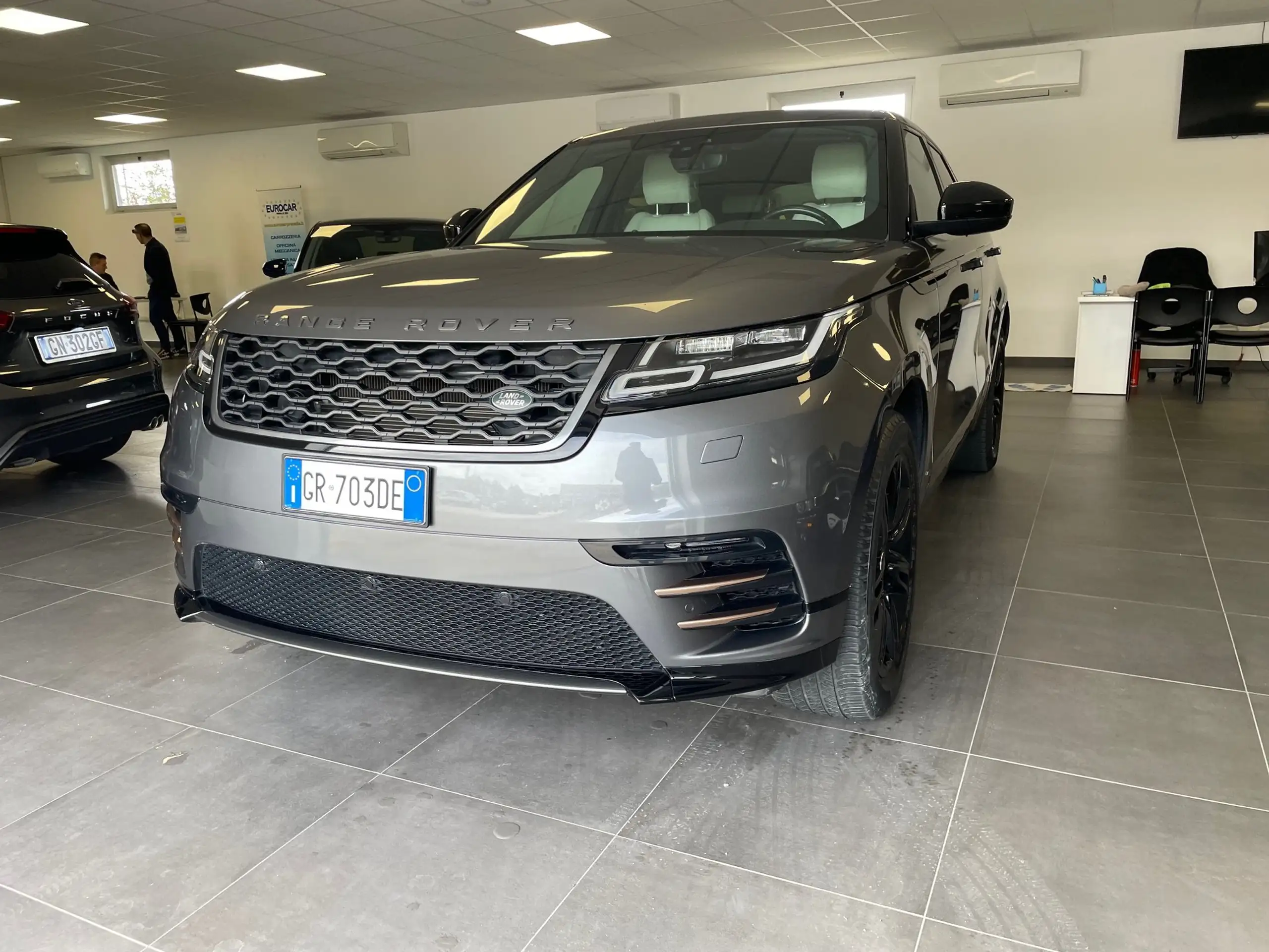 Land Rover - Range Rover Velar