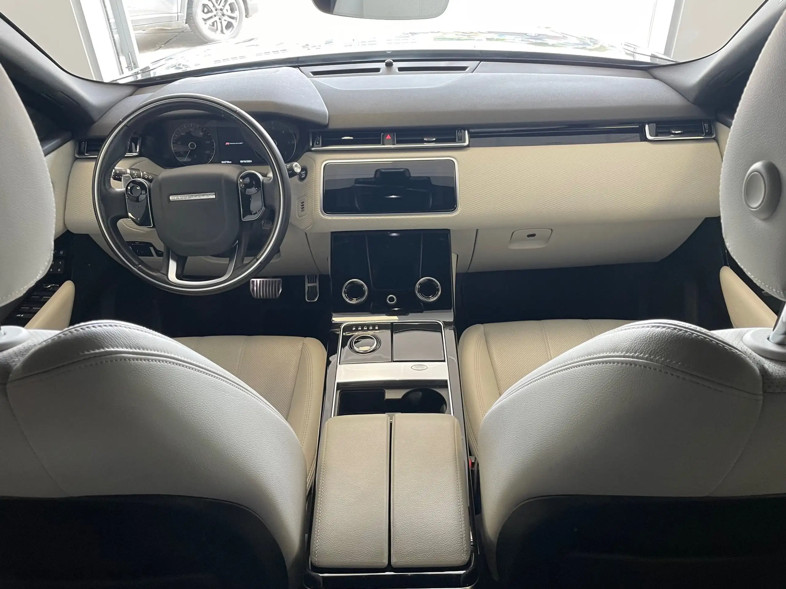 Land Rover - Range Rover Velar