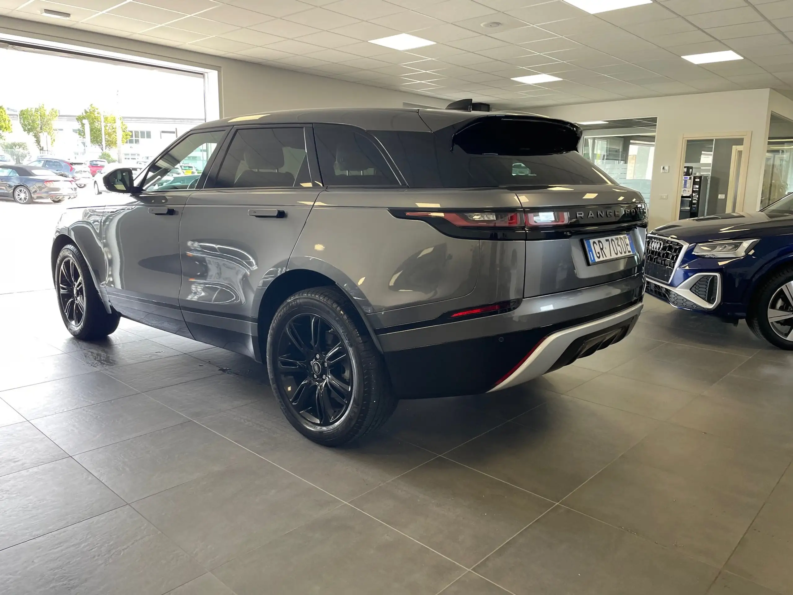 Land Rover - Range Rover Velar