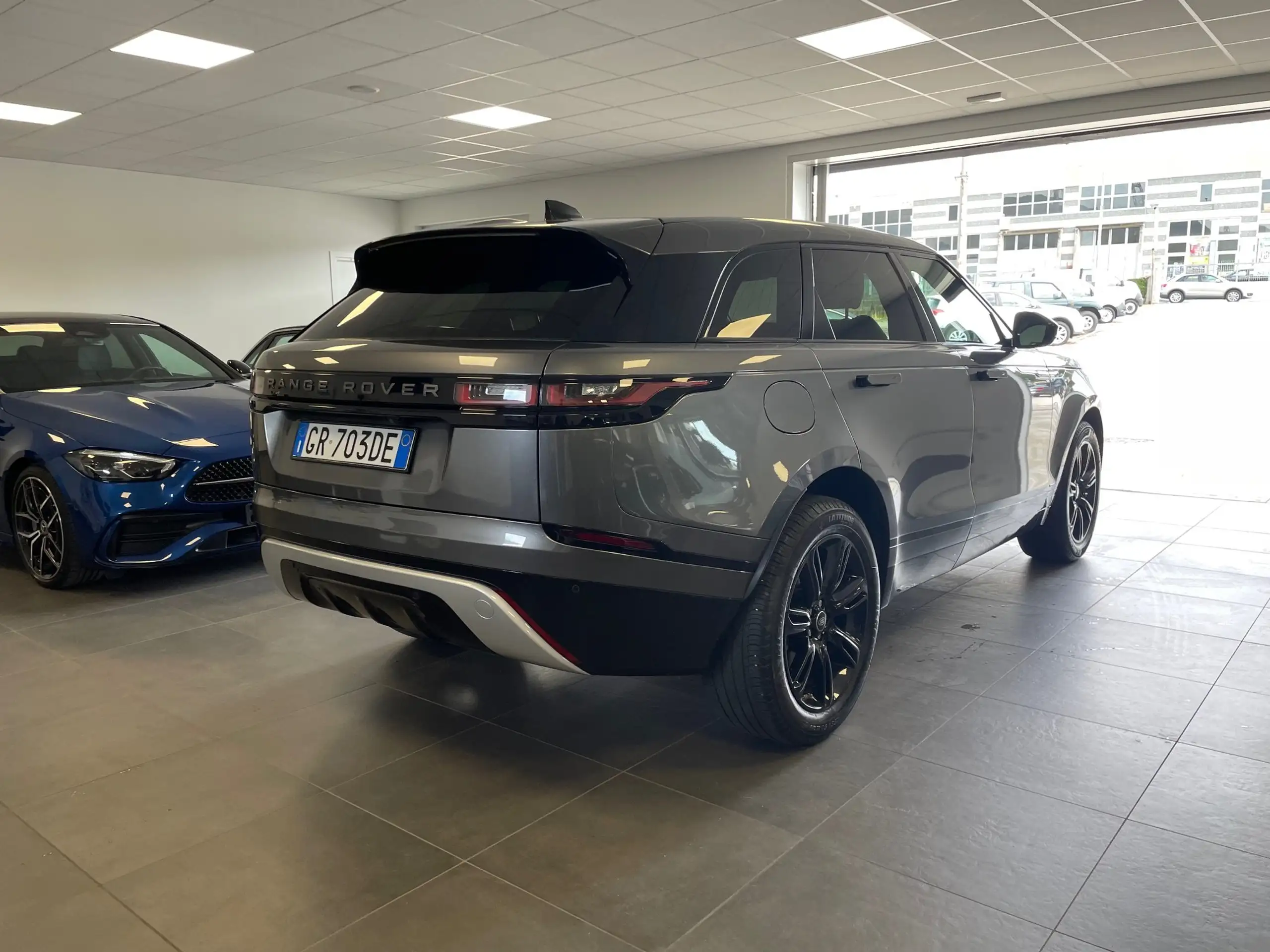 Land Rover - Range Rover Velar