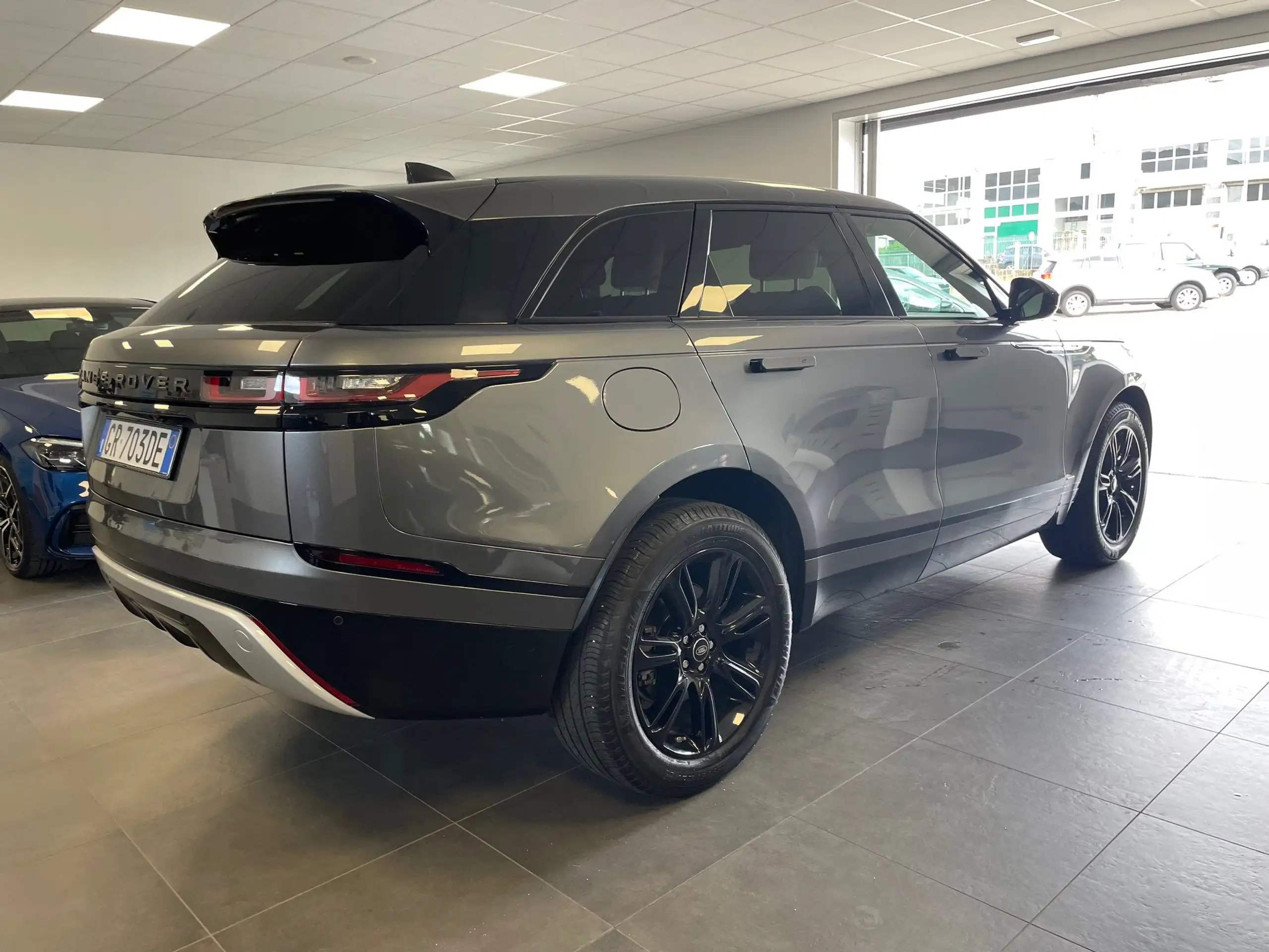 Land Rover - Range Rover Velar