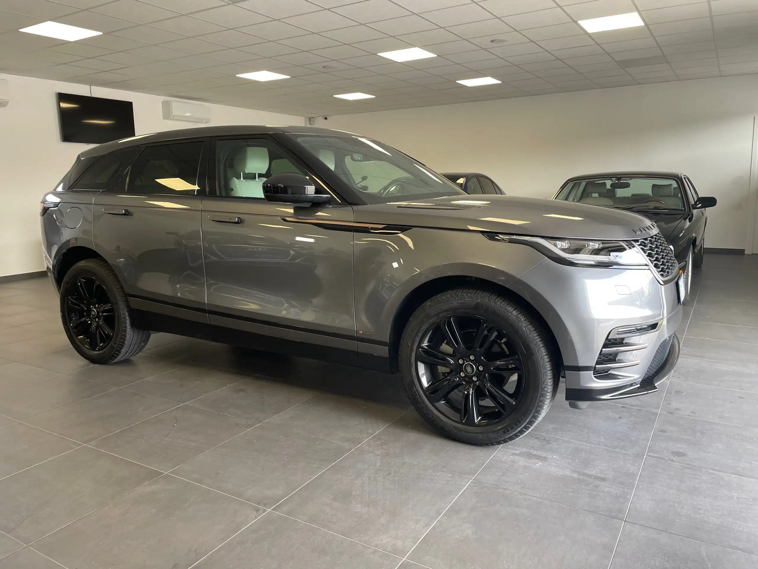 Land Rover - Range Rover Velar