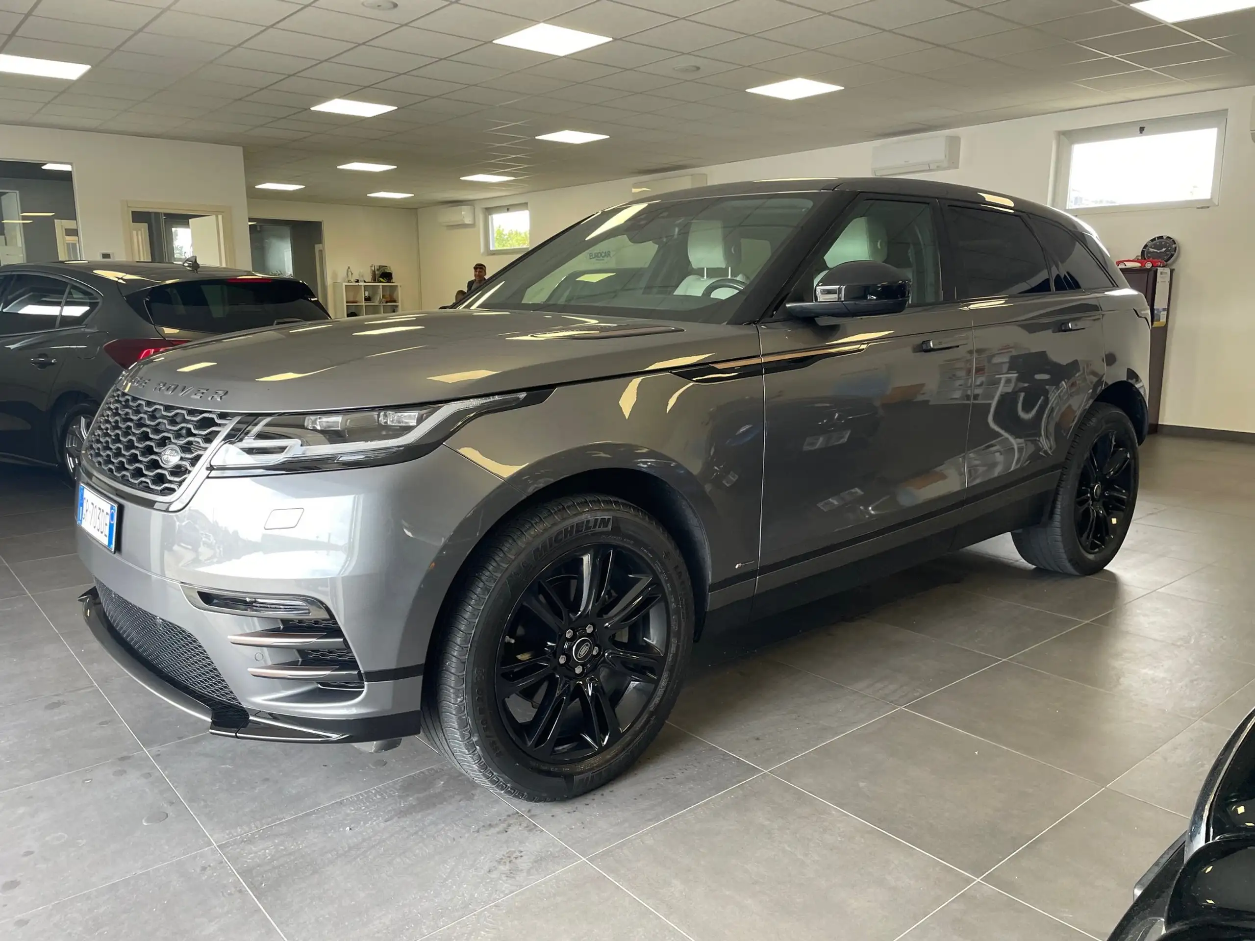 Land Rover - Range Rover Velar