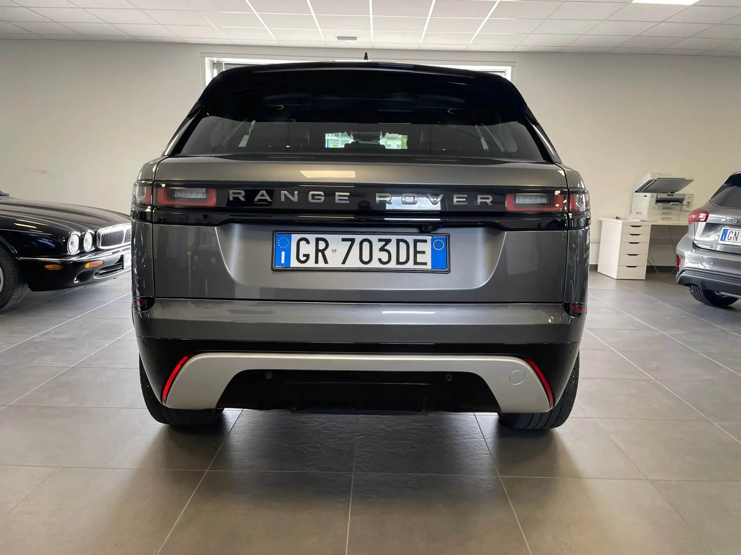 Land Rover - Range Rover Velar