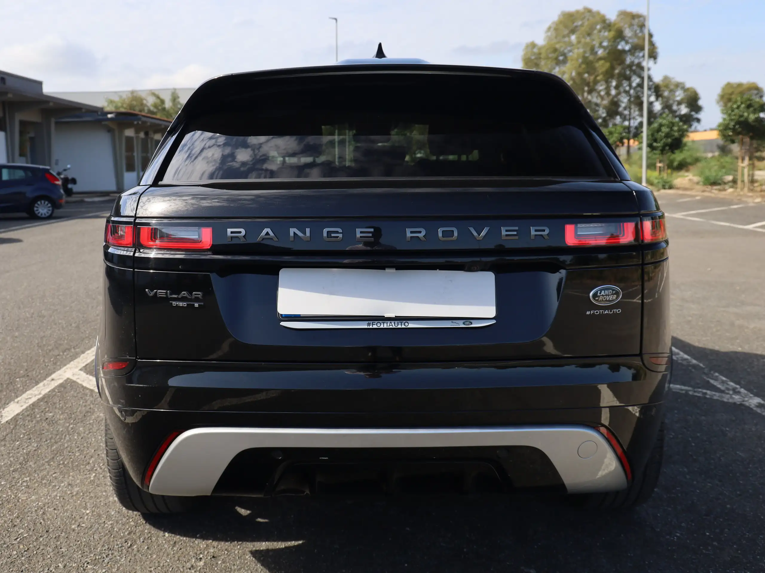 Land Rover - Range Rover Velar