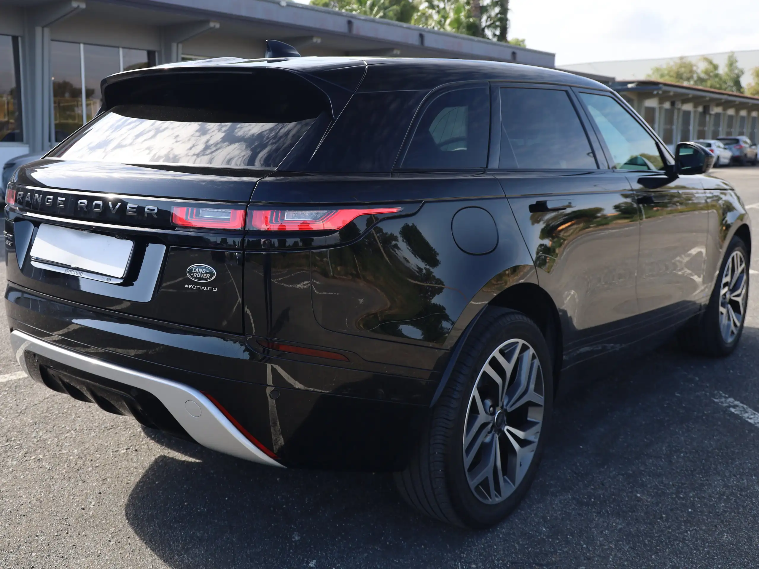 Land Rover - Range Rover Velar