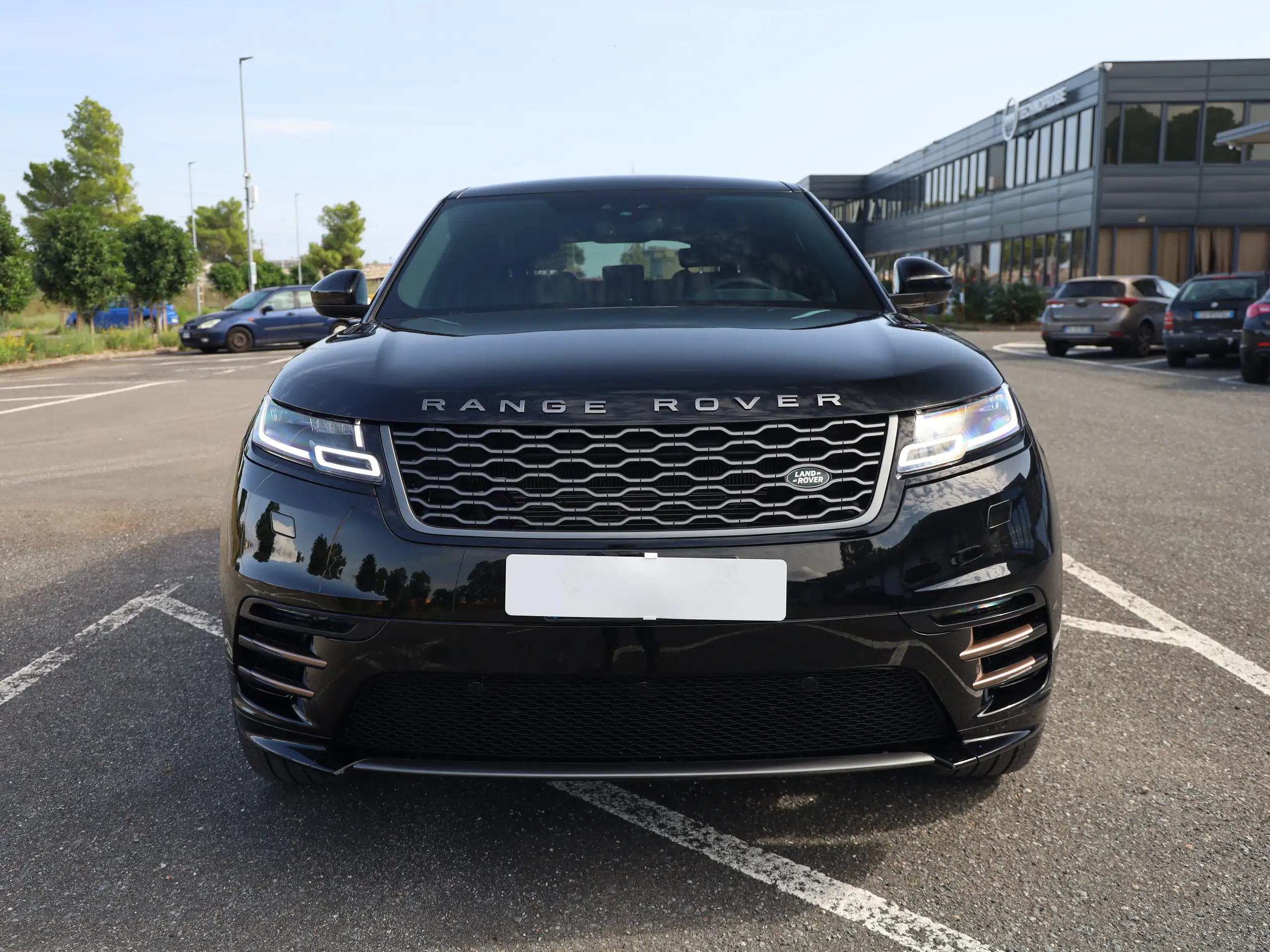 Land Rover - Range Rover Velar