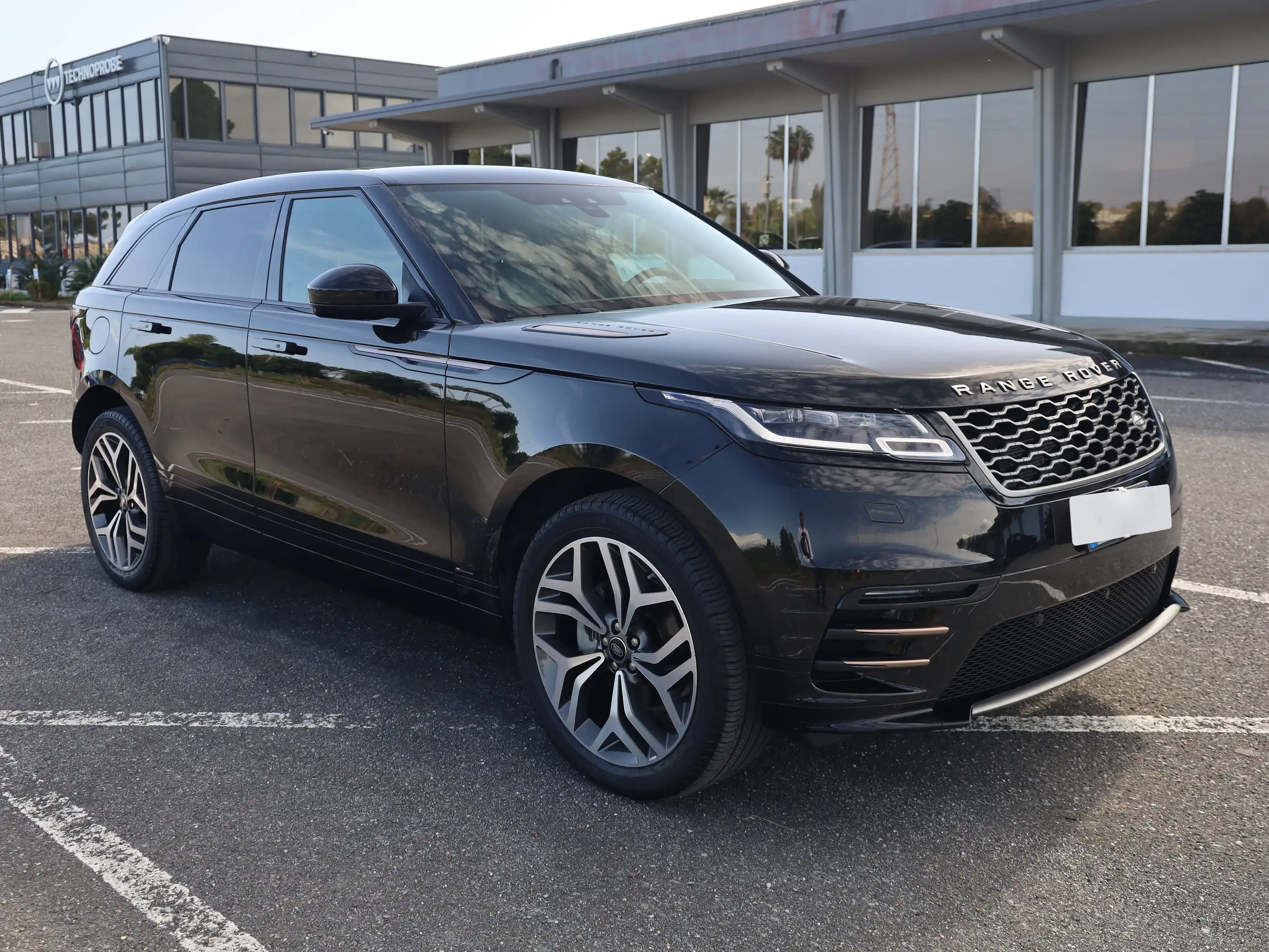 Land Rover - Range Rover Velar