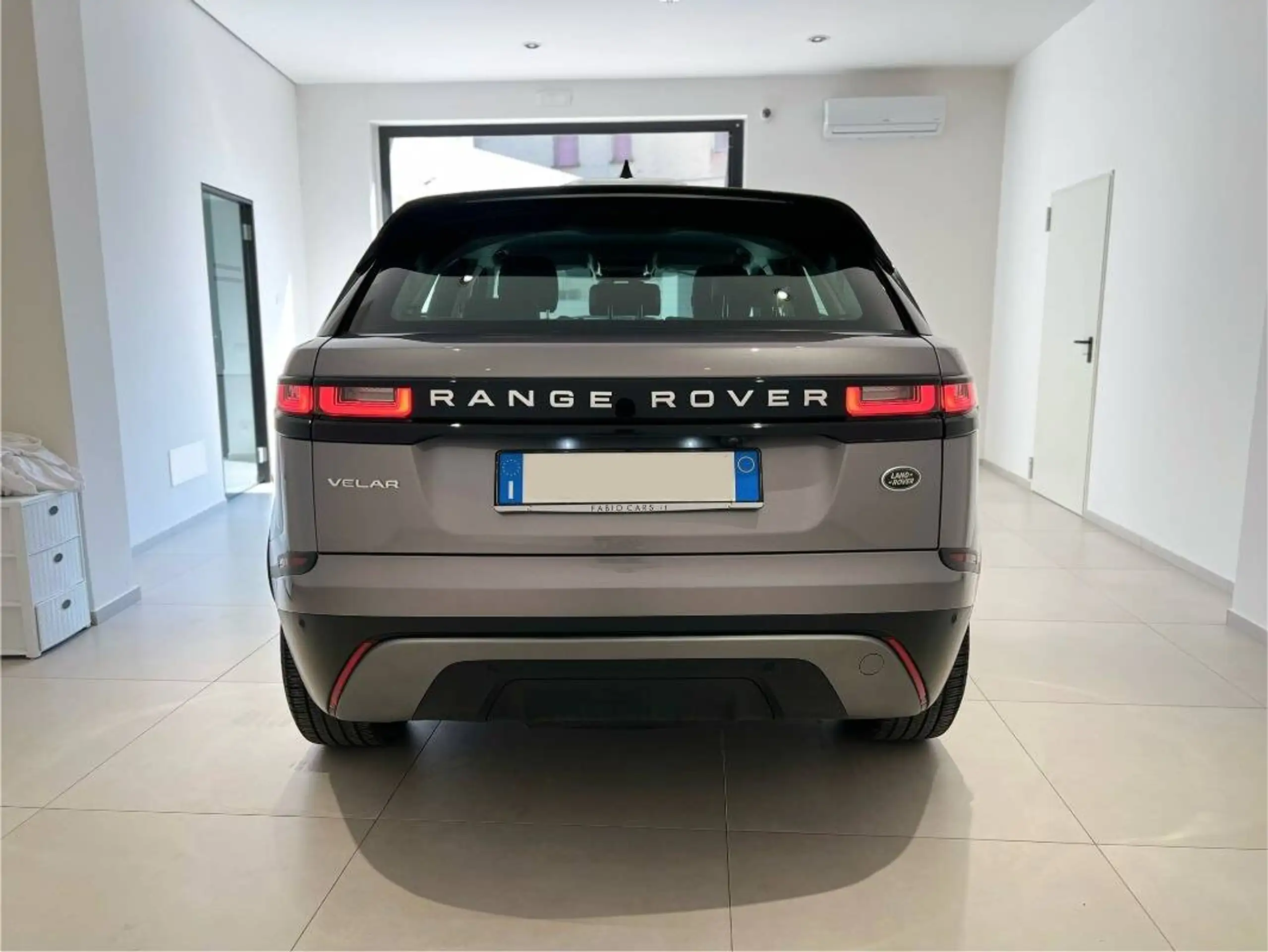 Land Rover - Range Rover Velar