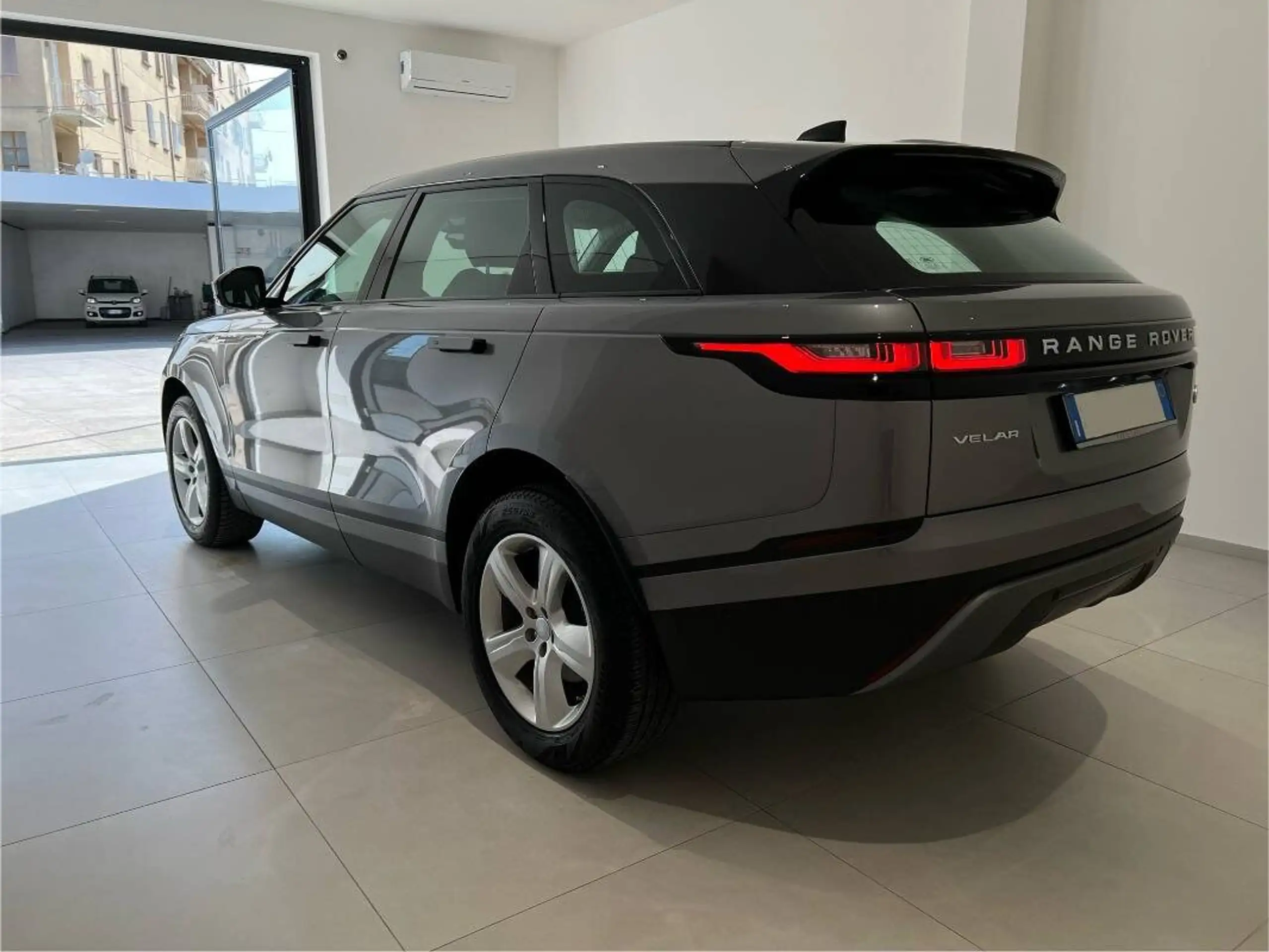 Land Rover - Range Rover Velar